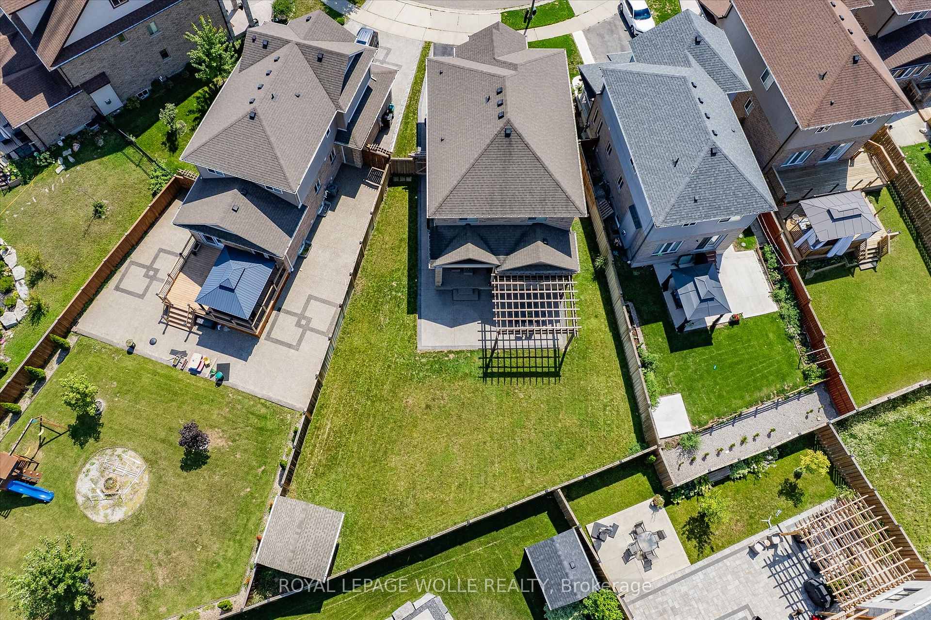 Photo 2 of 941 Eden Oak Court, Kitchener, Idlewood/Lackner Woods — HOMEH