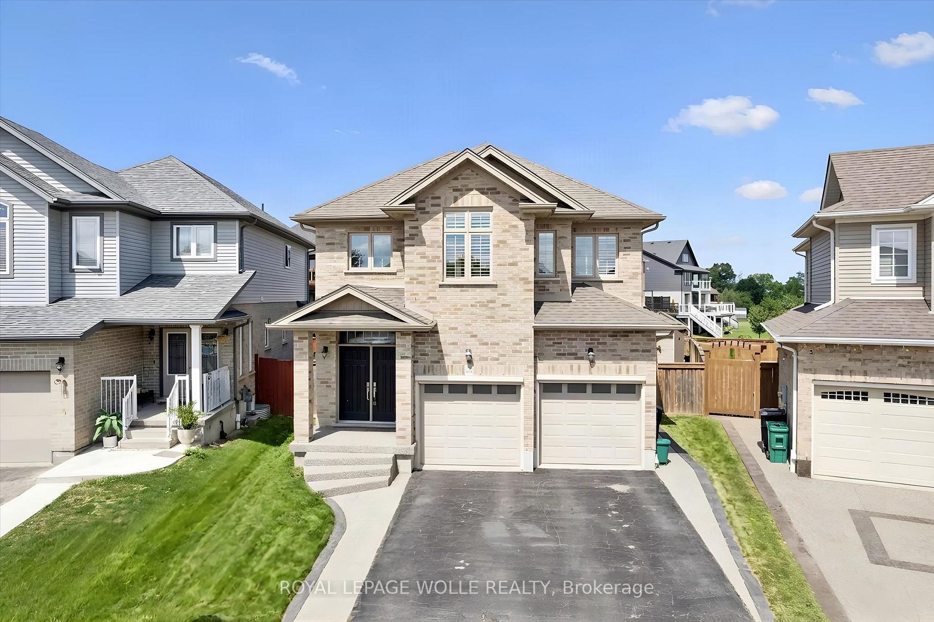 Photo 3 of 941 Eden Oak Court, Kitchener, Idlewood/Lackner Woods — HOMEH