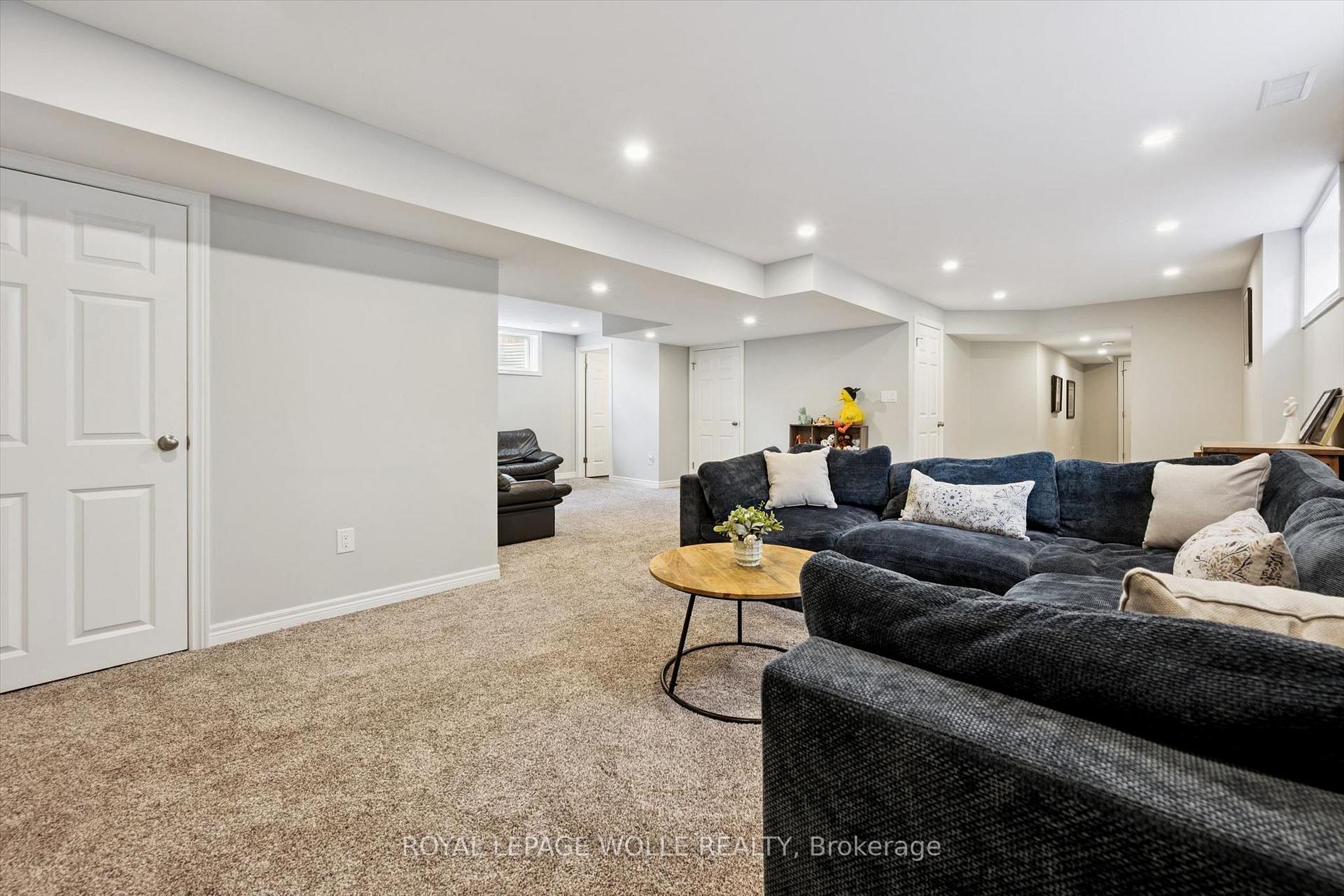 Photo 37 of 941 Eden Oak Court, Kitchener, Idlewood/Lackner Woods — HOMEH