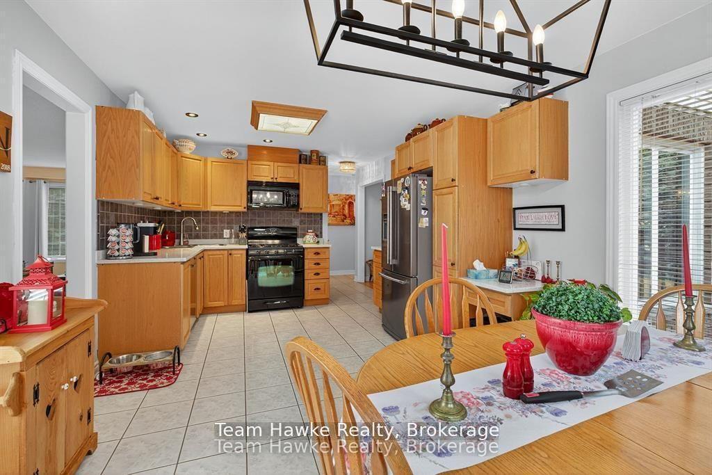 Photo 16 of 29 Boyd Crescent, Oro-Medonte, Moonstone — HOMEH