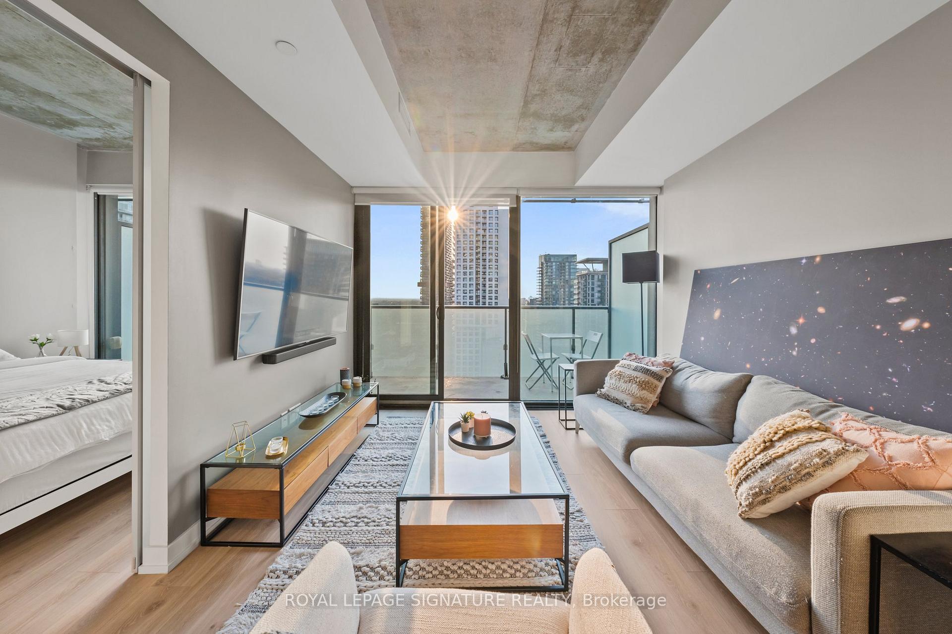Photo 3 of Unit 2711, 161 Roehampton Avenue, Toronto, Mount Pleasant West — HOMEH