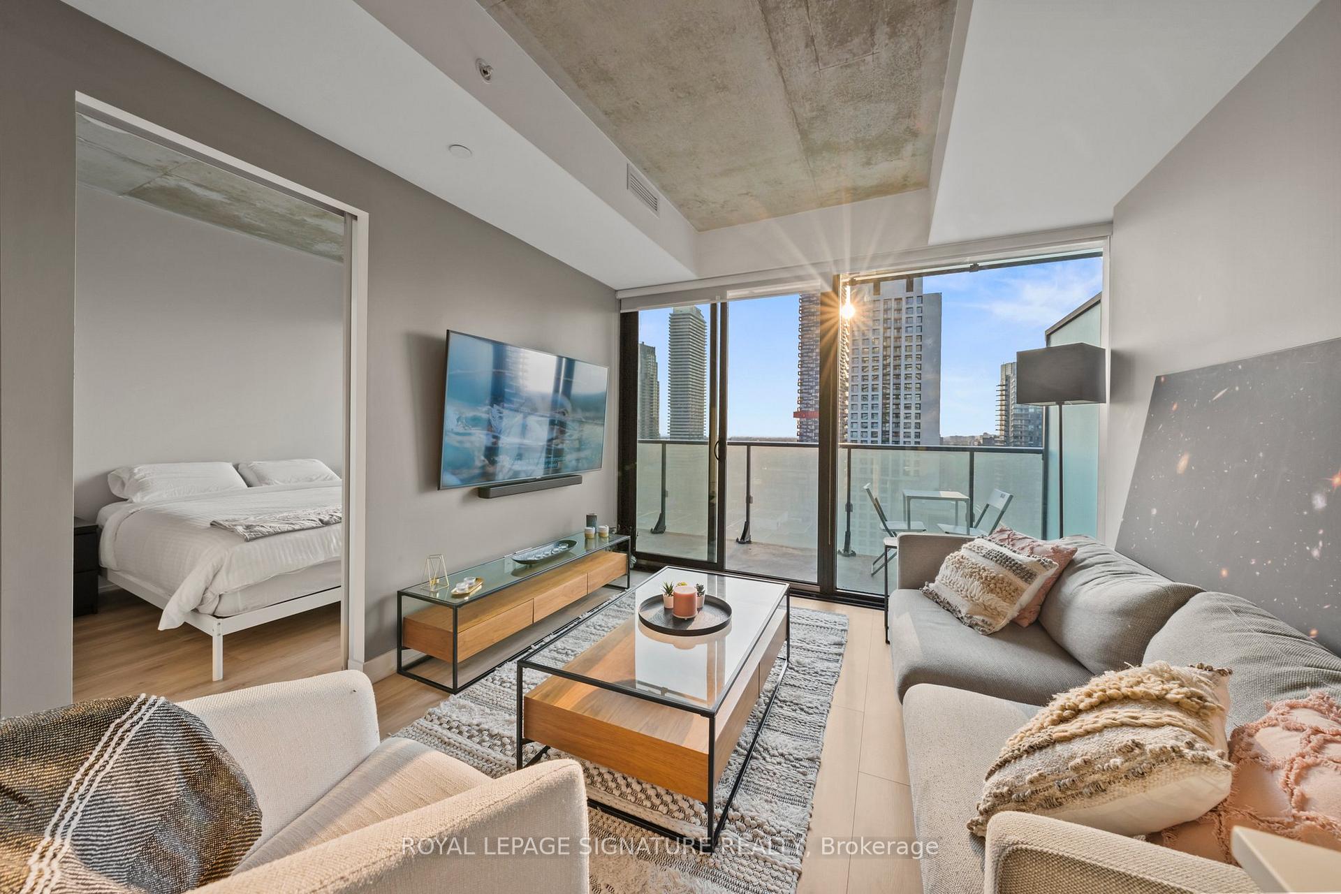 Photo 4 of Unit 2711, 161 Roehampton Avenue, Toronto, Mount Pleasant West — HOMEH