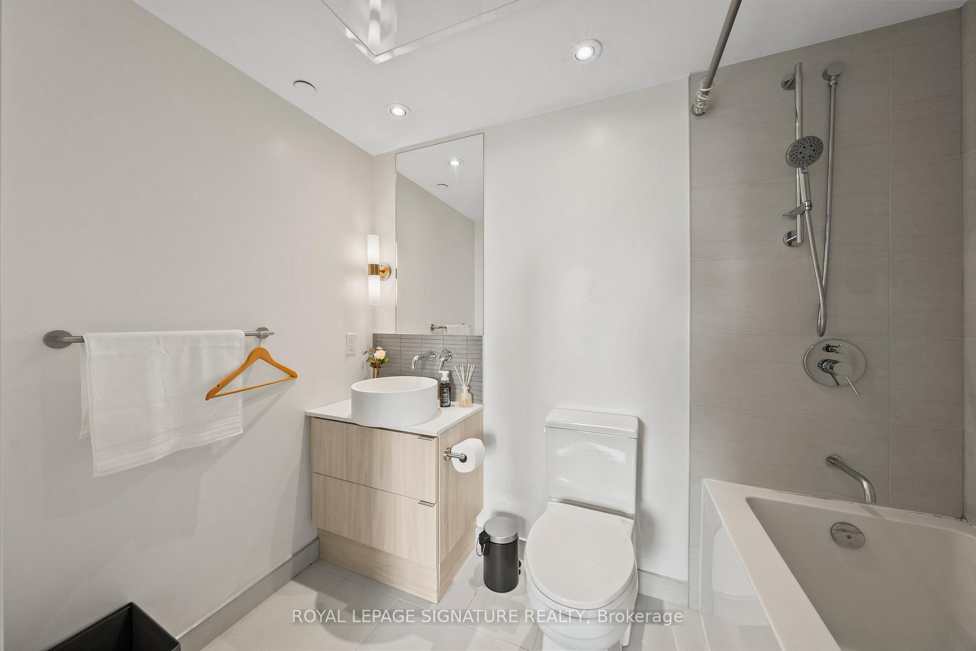 Photo 20 of Unit 2711, 161 Roehampton Avenue, Toronto, Mount Pleasant West — HOMEH