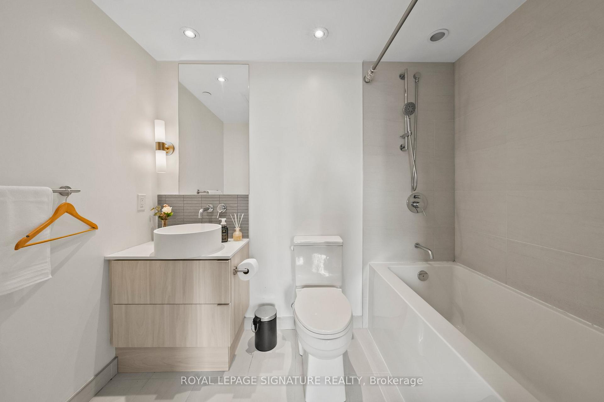 Photo 21 of Unit 2711, 161 Roehampton Avenue, Toronto, Mount Pleasant West — HOMEH