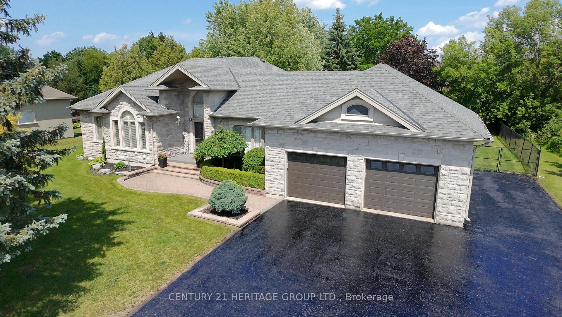 Photo 3 of 49 Shore Crescent, Georgina, Historic Lakeshore Communities — HOMEH