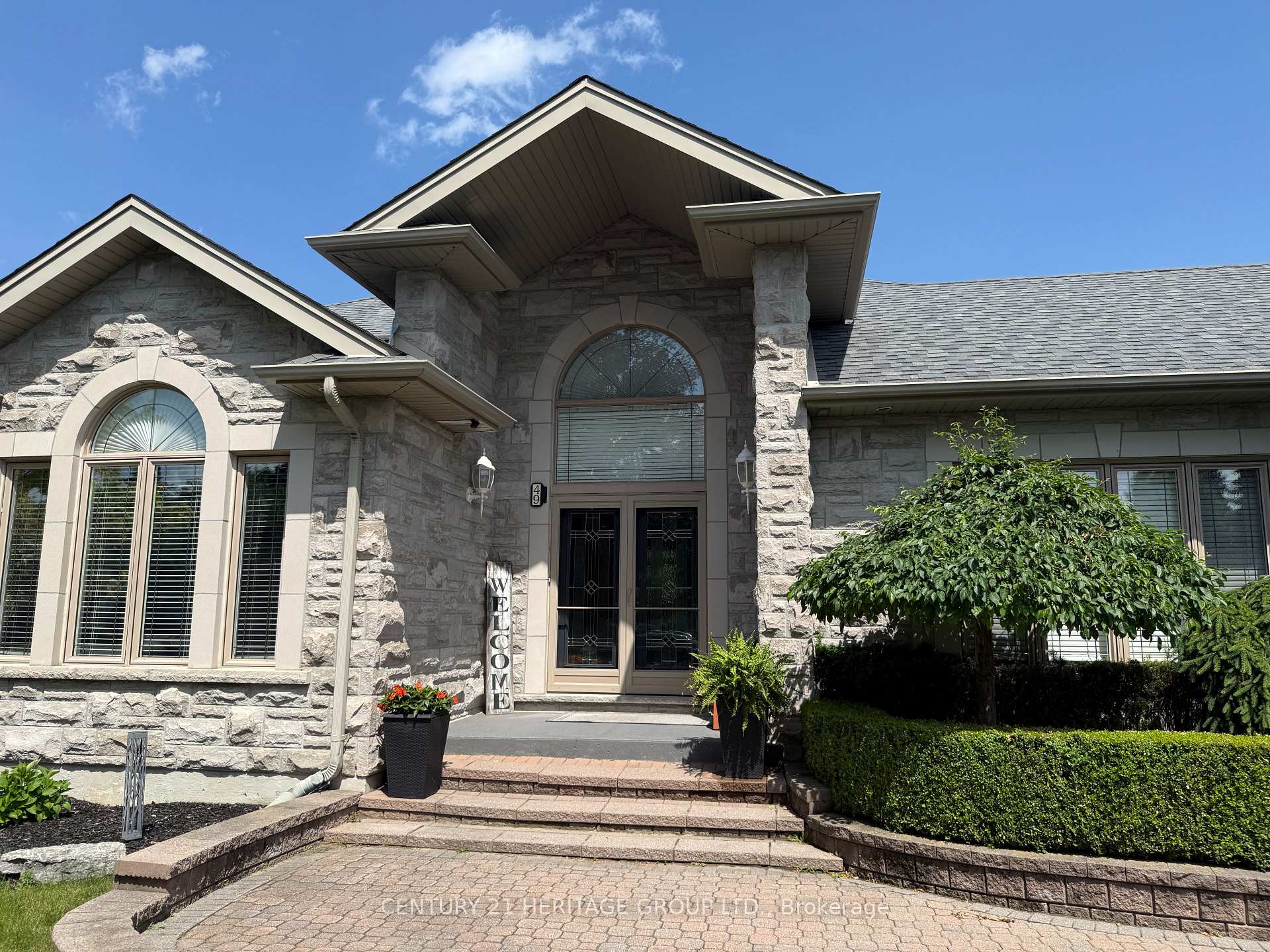 Photo 5 of 49 Shore Crescent, Georgina, Historic Lakeshore Communities — HOMEH