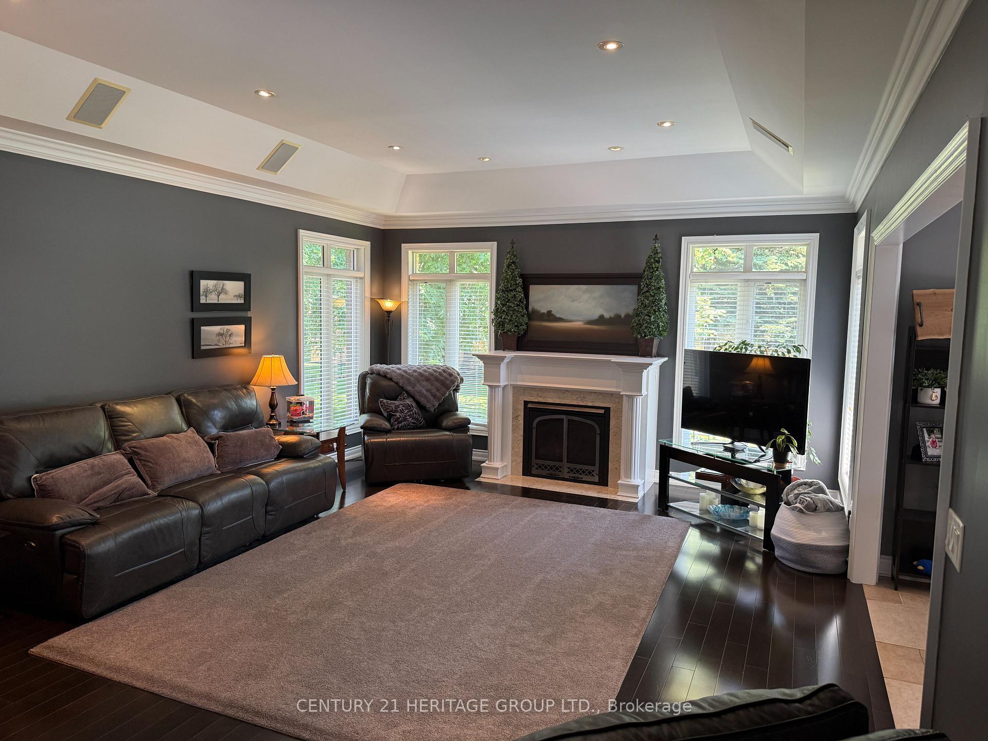 Photo 8 of 49 Shore Crescent, Georgina, Historic Lakeshore Communities — HOMEH