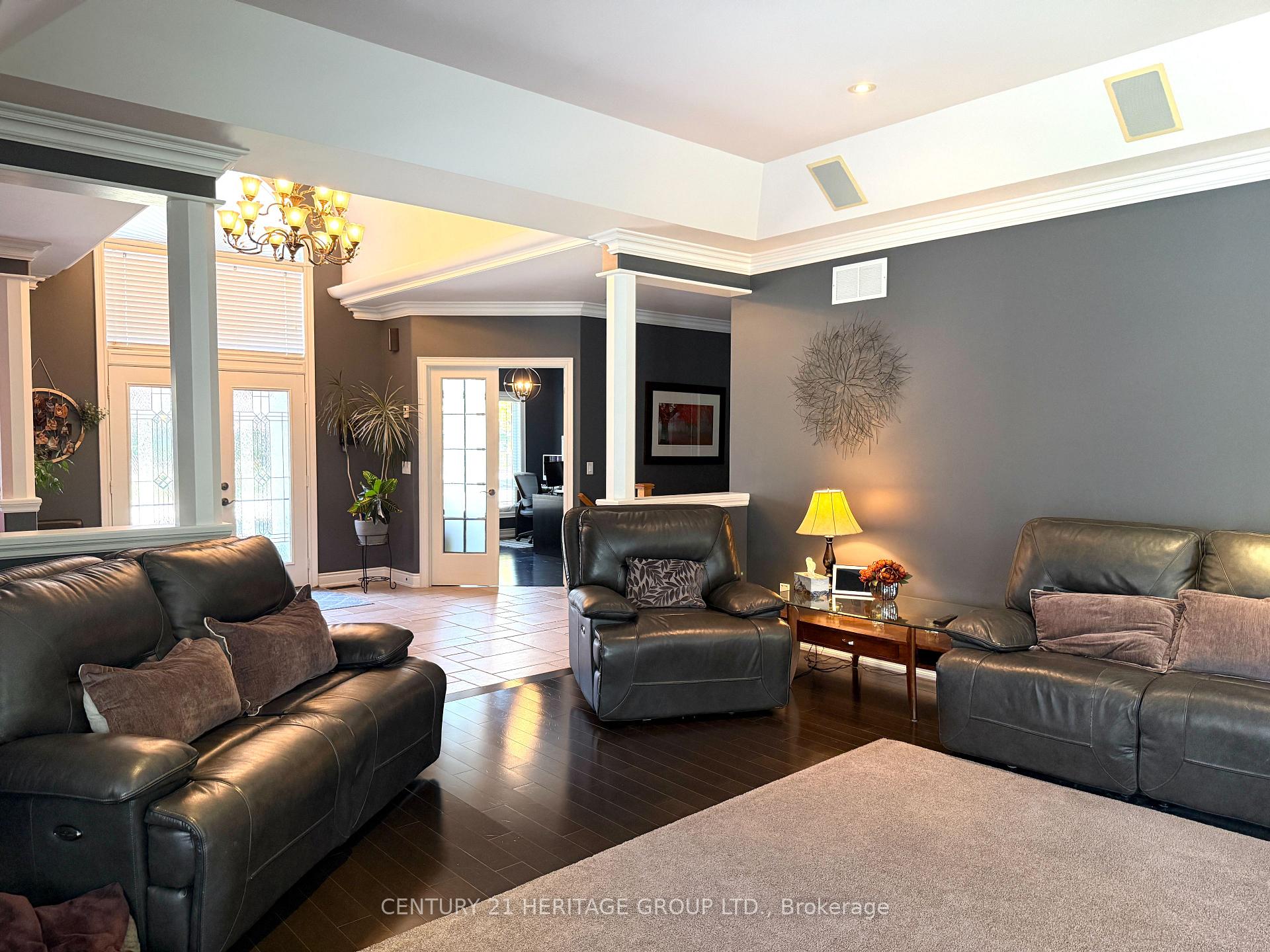 Photo 11 of 49 Shore Crescent, Georgina, Historic Lakeshore Communities — HOMEH