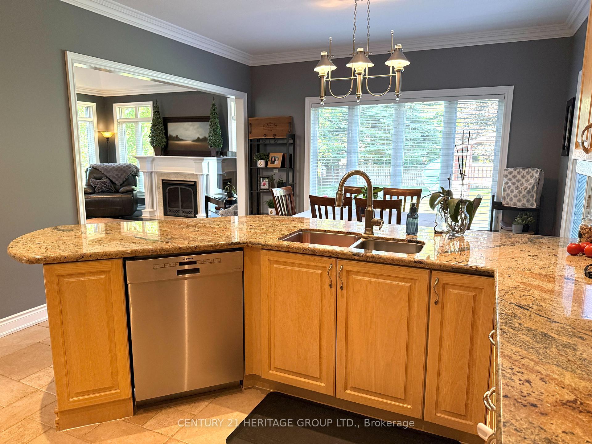 Photo 13 of 49 Shore Crescent, Georgina, Historic Lakeshore Communities — HOMEH