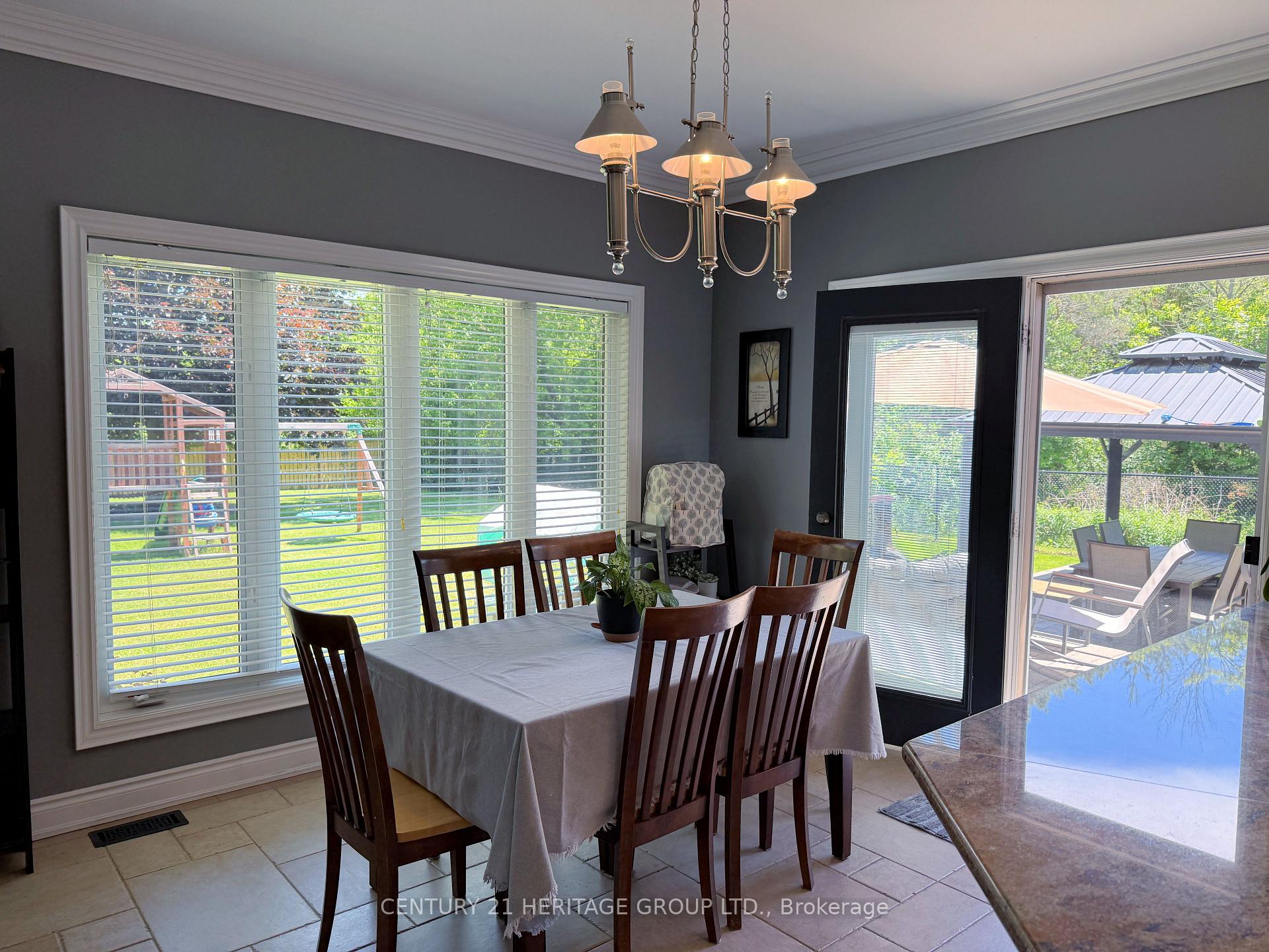 Photo 15 of 49 Shore Crescent, Georgina, Historic Lakeshore Communities — HOMEH