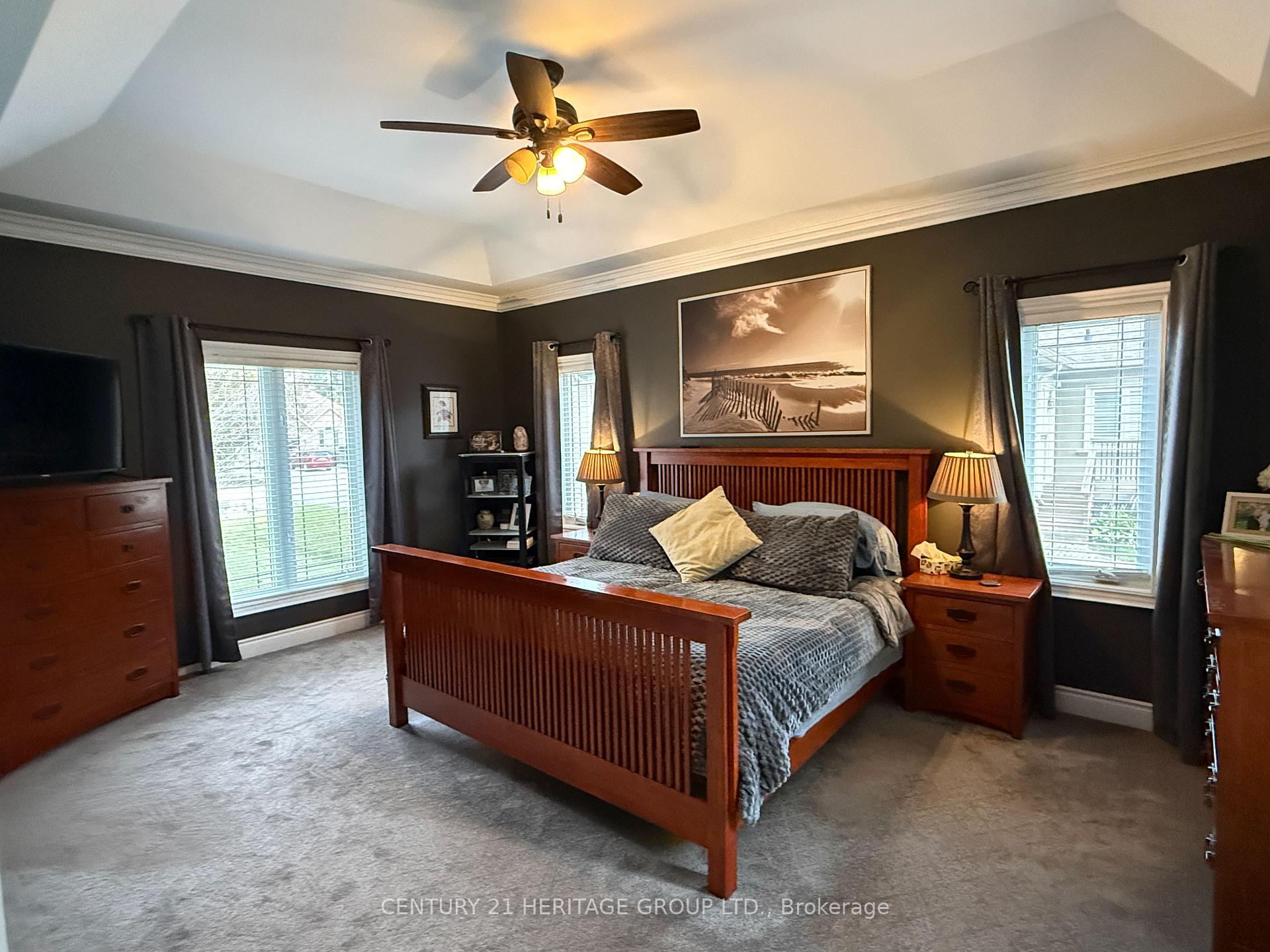 Photo 19 of 49 Shore Crescent, Georgina, Historic Lakeshore Communities — HOMEH
