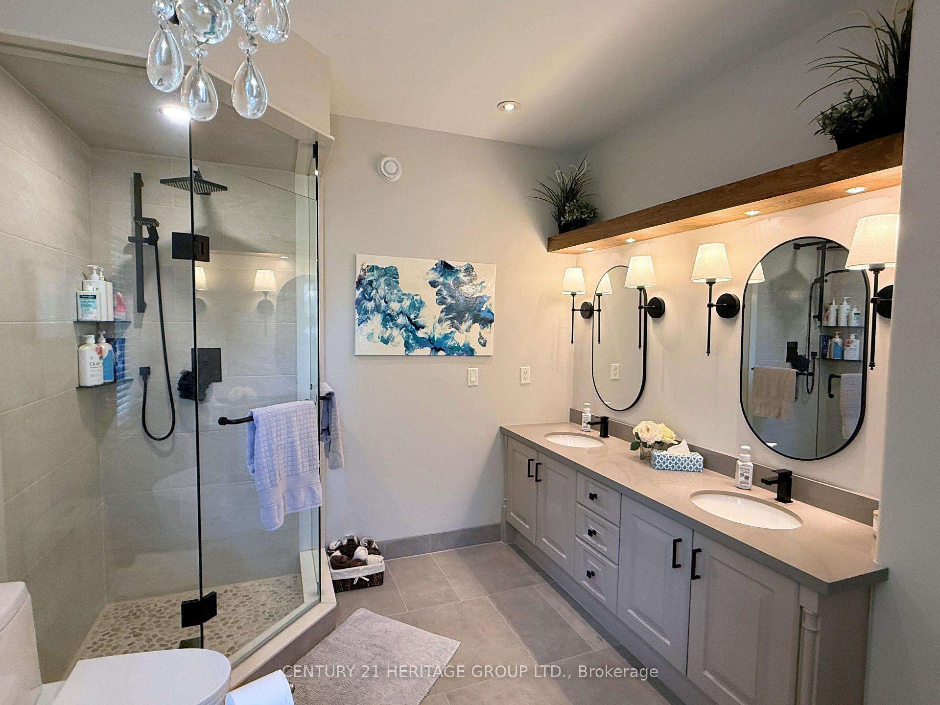 Photo 20 of 49 Shore Crescent, Georgina, Historic Lakeshore Communities — HOMEH