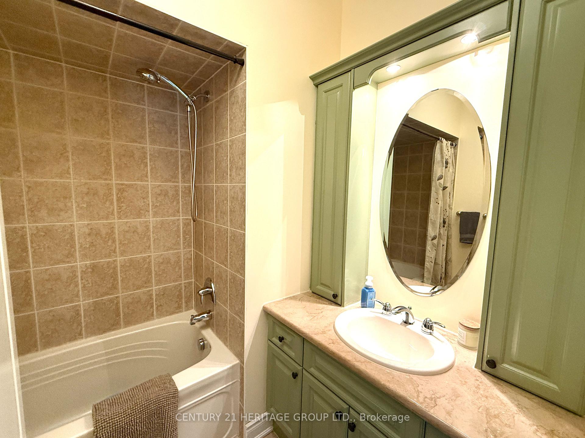 Photo 23 of 49 Shore Crescent, Georgina, Historic Lakeshore Communities — HOMEH