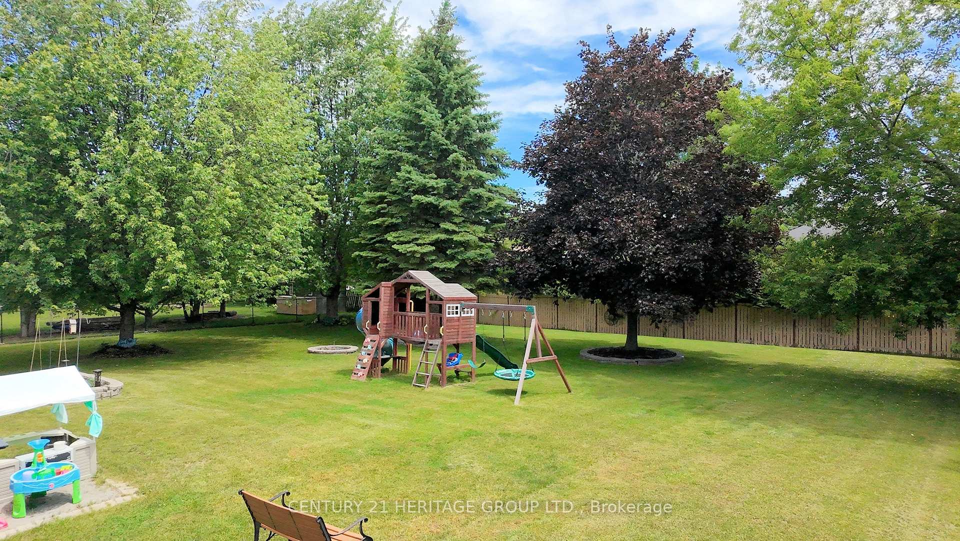 Photo 36 of 49 Shore Crescent, Georgina, Historic Lakeshore Communities — HOMEH