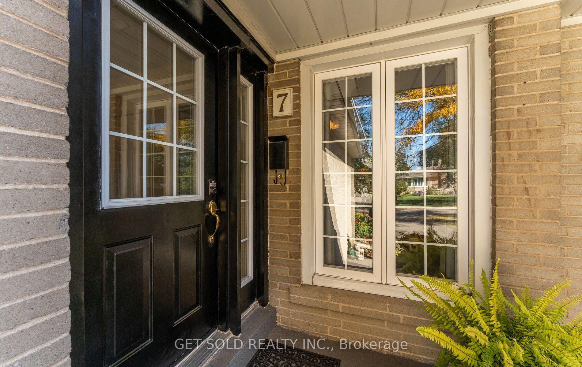 Photo 3 of 7 Watercliffe Road, Etobicoke, Rexdale-Kipling — HOMEH
