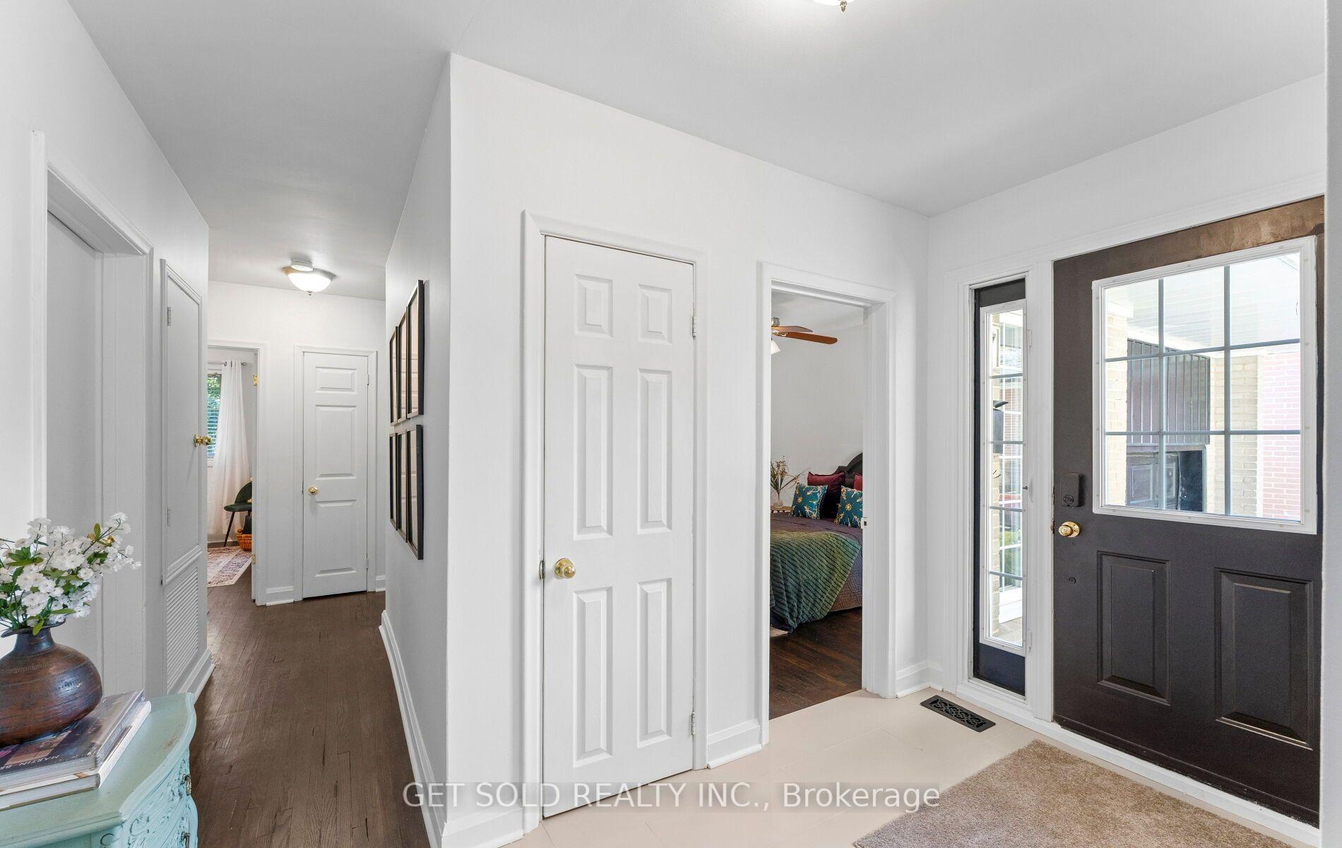 Photo 4 of 7 Watercliffe Road, Etobicoke, Rexdale-Kipling — HOMEH