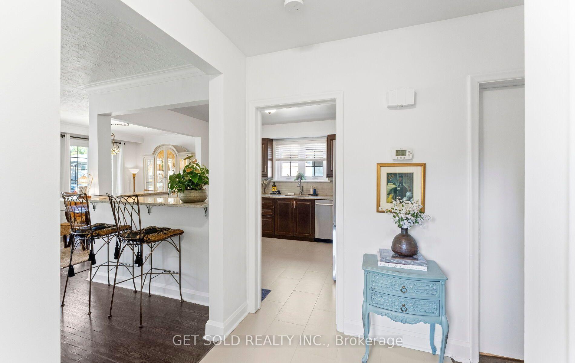 Photo 5 of 7 Watercliffe Road, Etobicoke, Rexdale-Kipling — HOMEH