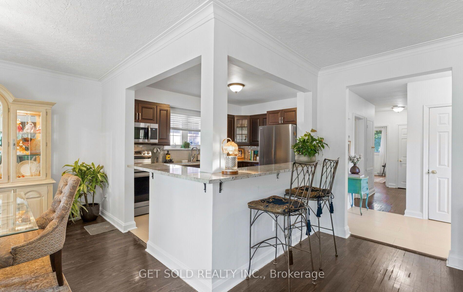 Photo 9 of 7 Watercliffe Road, Etobicoke, Rexdale-Kipling — HOMEH