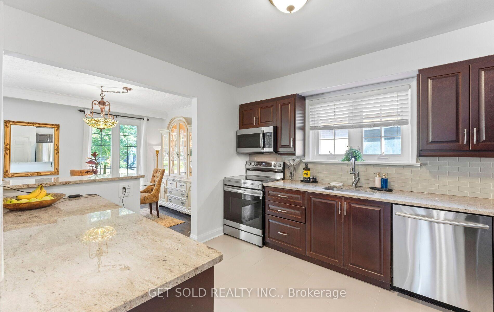Photo 12 of 7 Watercliffe Road, Etobicoke, Rexdale-Kipling — HOMEH