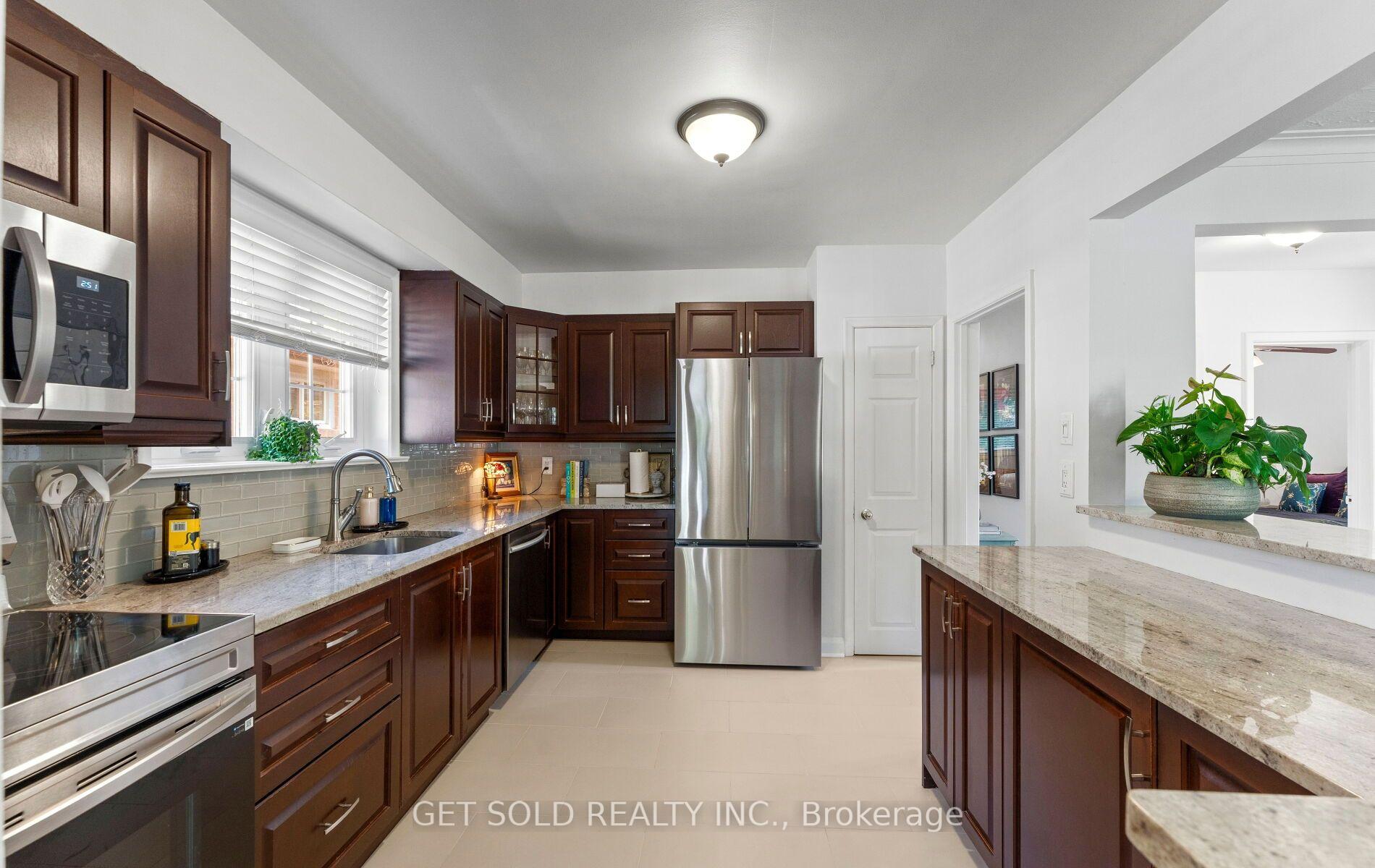 Photo 13 of 7 Watercliffe Road, Etobicoke, Rexdale-Kipling — HOMEH