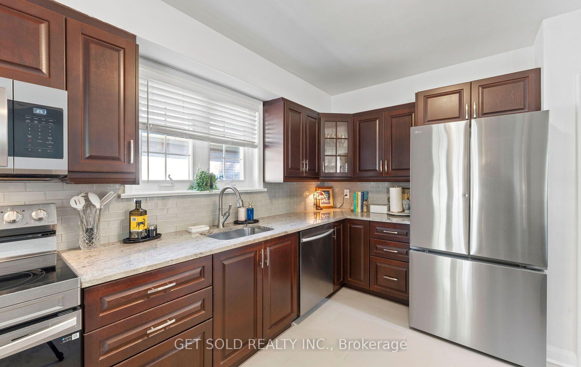 Photo 14 of 7 Watercliffe Road, Etobicoke, Rexdale-Kipling — HOMEH