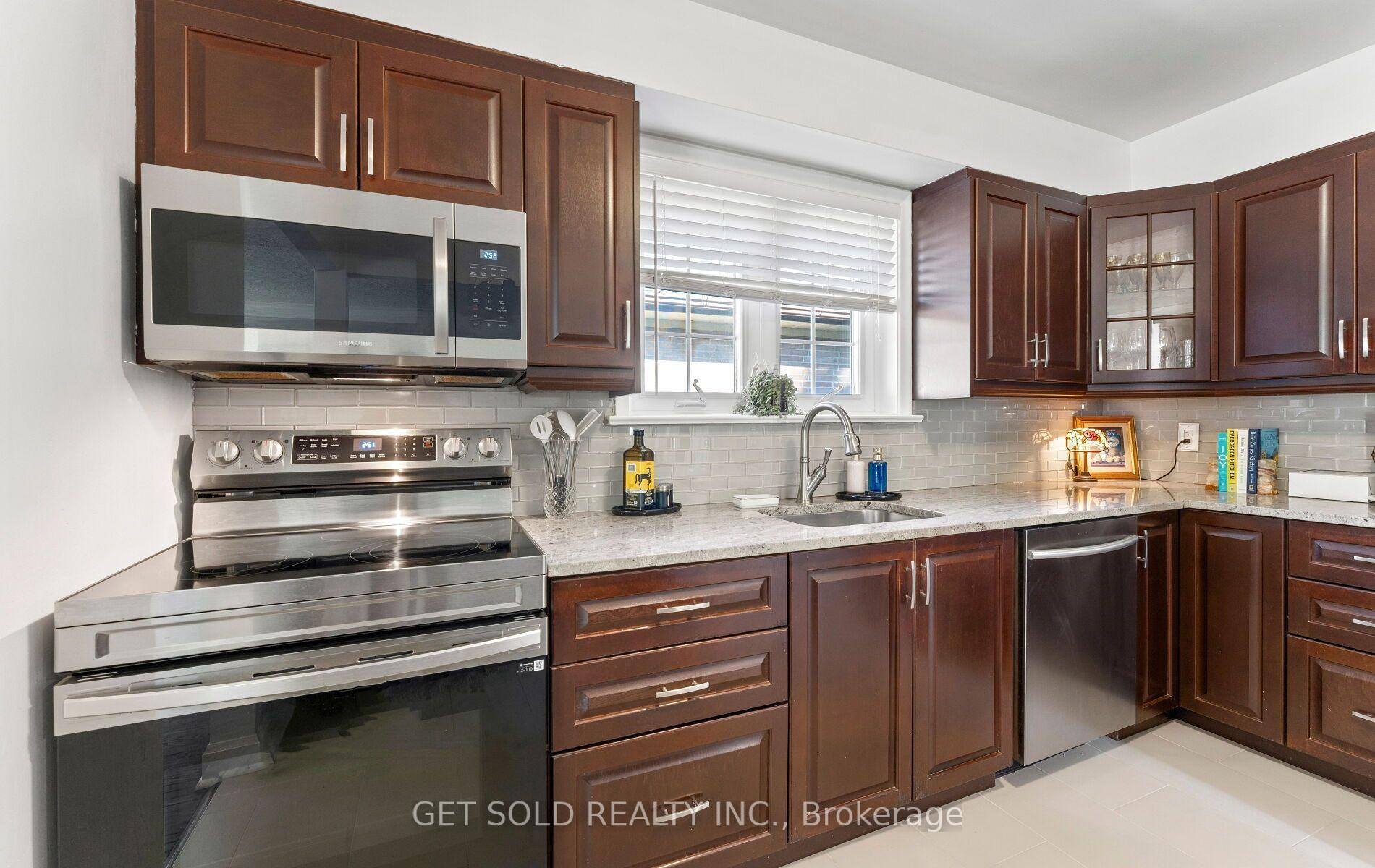 Photo 15 of 7 Watercliffe Road, Etobicoke, Rexdale-Kipling — HOMEH