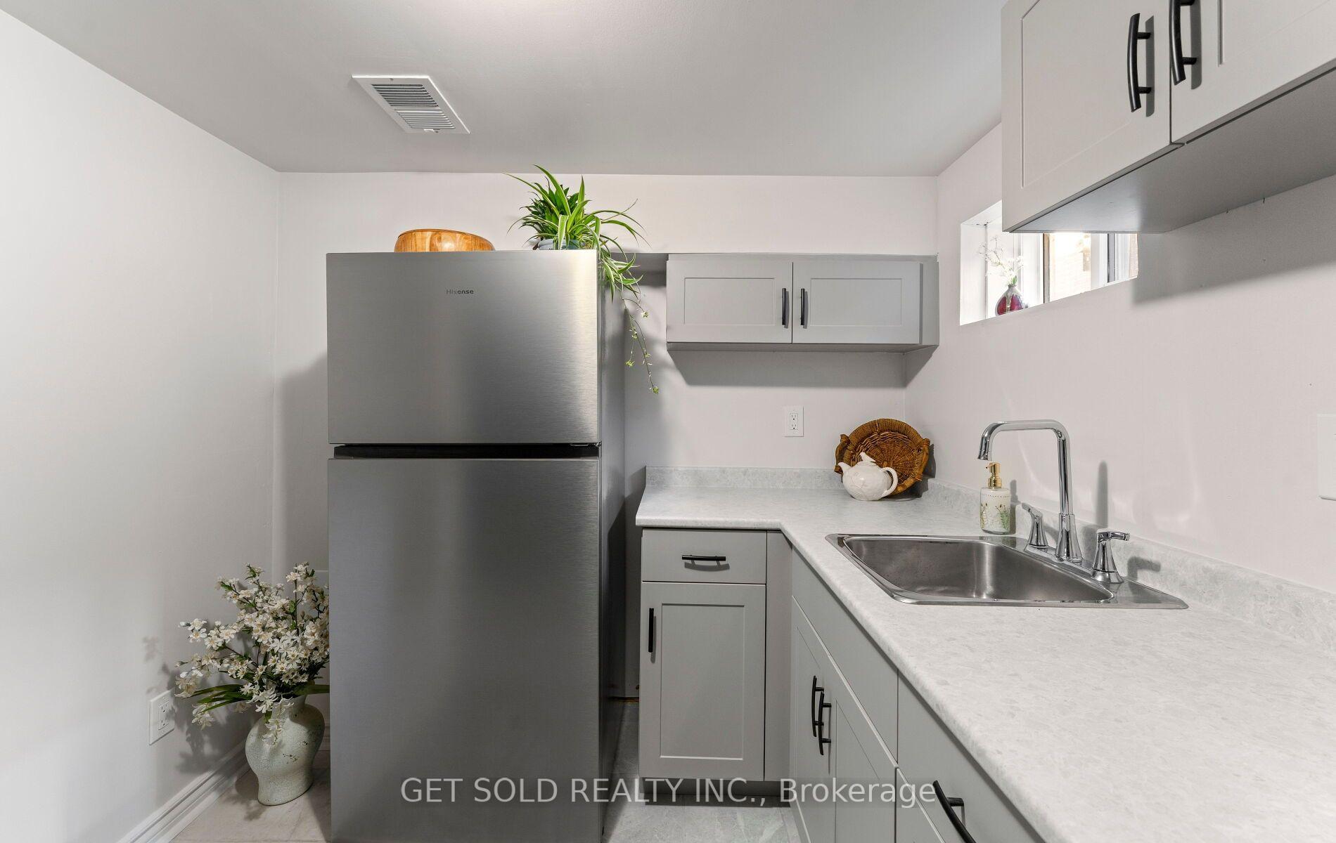 Photo 33 of 7 Watercliffe Road, Etobicoke, Rexdale-Kipling — HOMEH