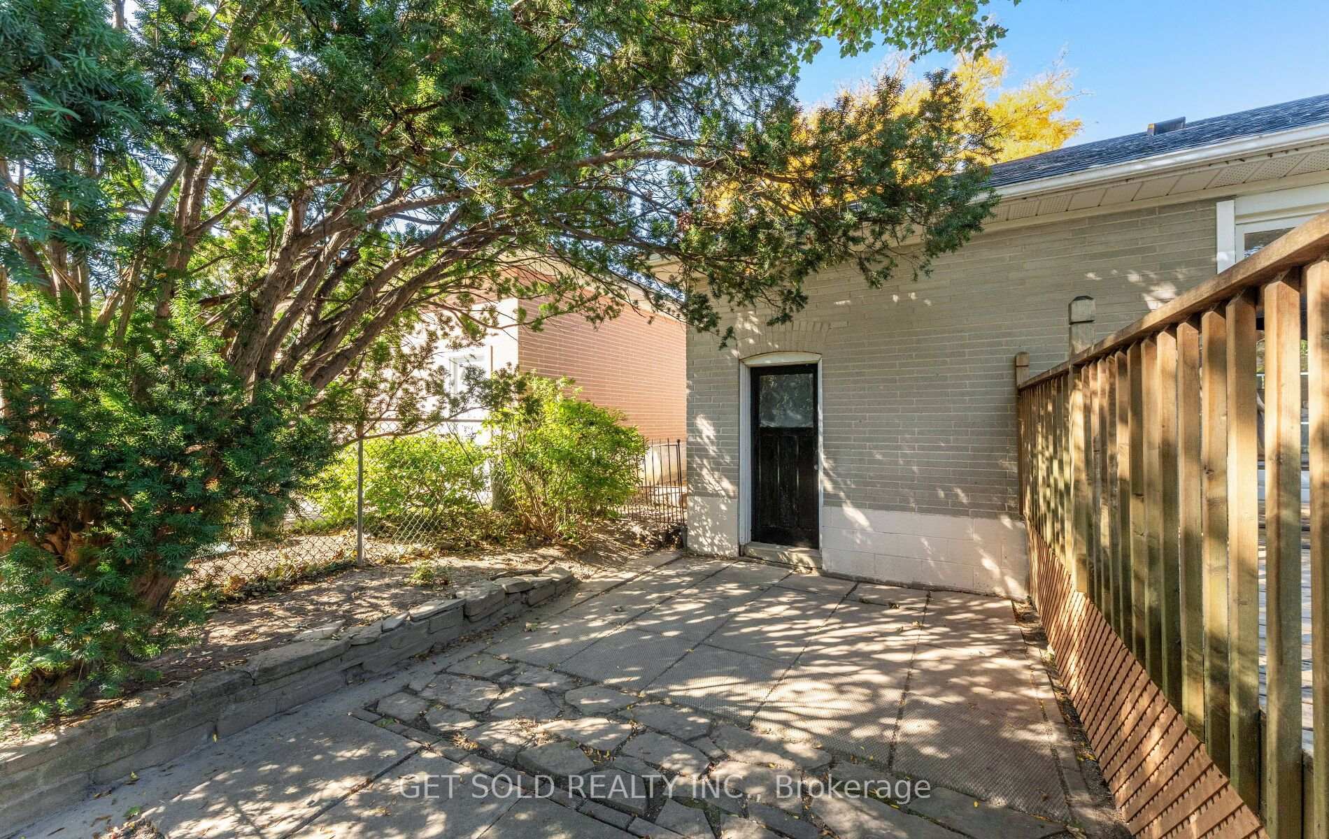 Photo 40 of 7 Watercliffe Road, Etobicoke, Rexdale-Kipling — HOMEH