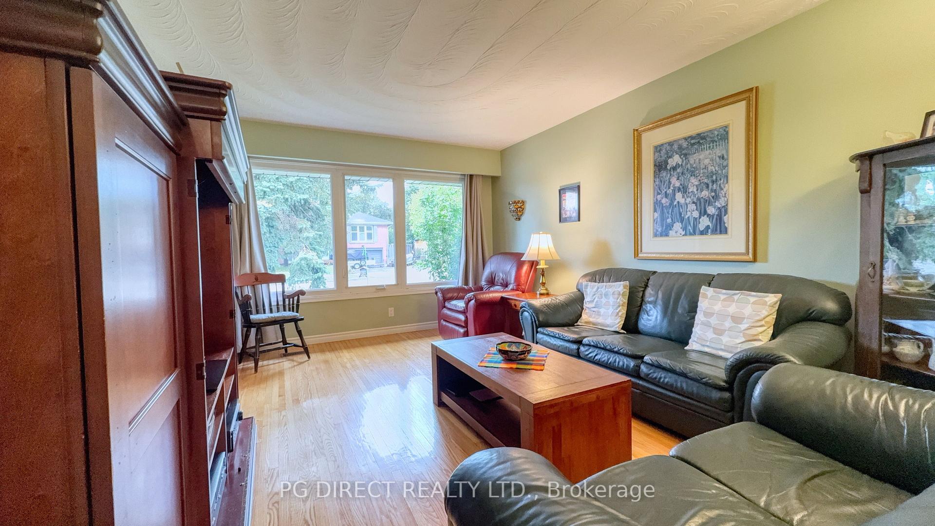Photo 2 of 11 Montreal Road, Guelph, St. George's — HOMEH