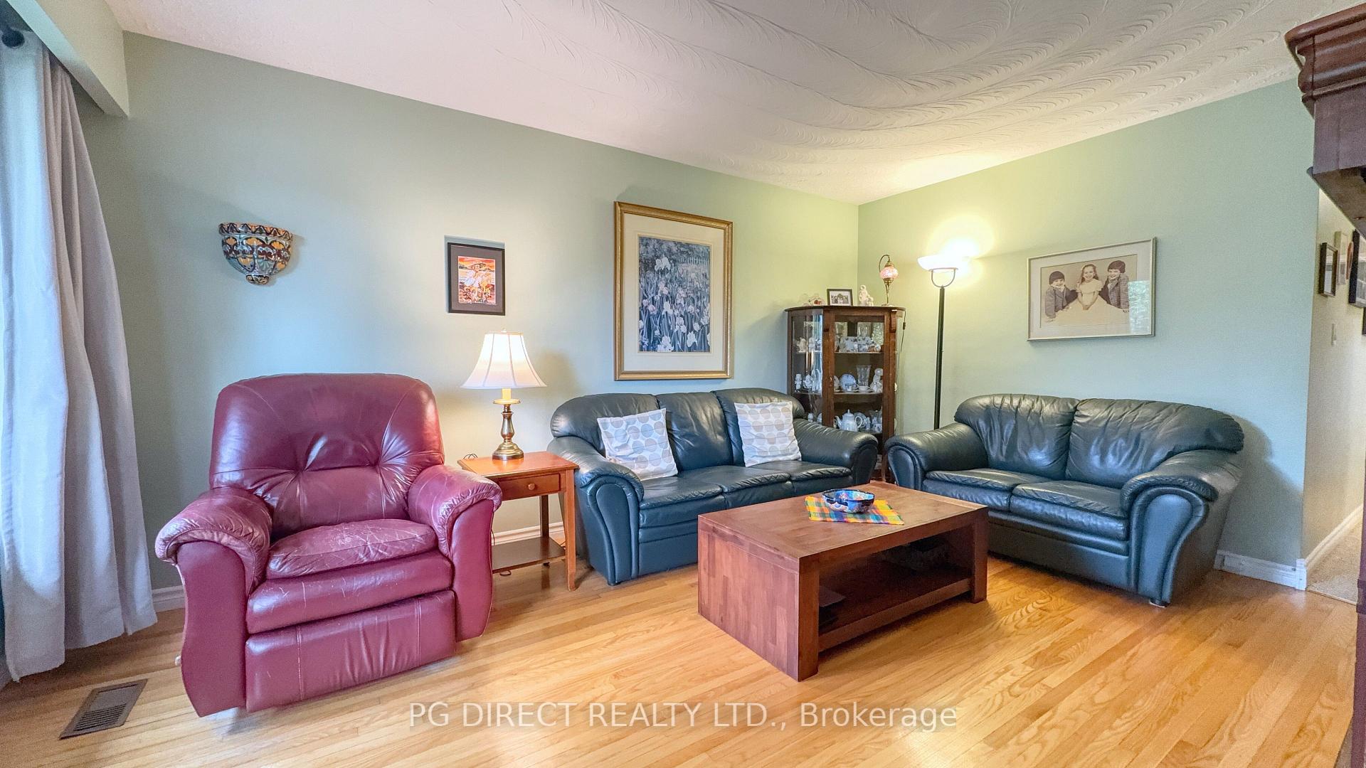 Photo 3 of 11 Montreal Road, Guelph, St. George's — HOMEH