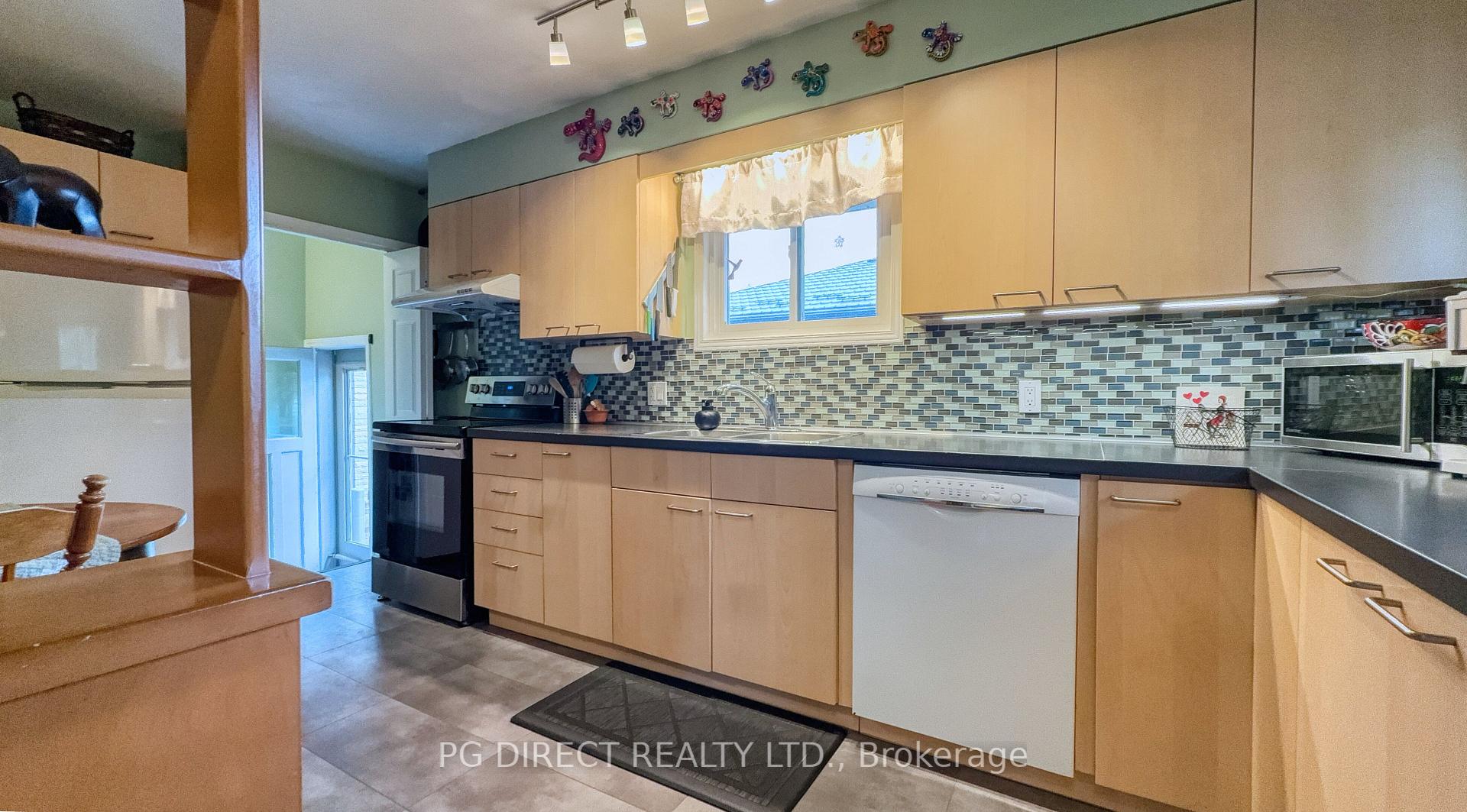 Photo 5 of 11 Montreal Road, Guelph, St. George's — HOMEH