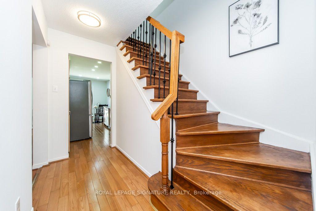 Photo 3 of 28 Augusta Court, Markham, Royal Orchard — HOMEH