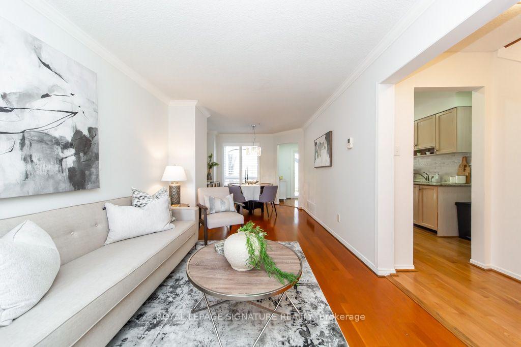 Photo 5 of 28 Augusta Court, Markham, Royal Orchard — HOMEH