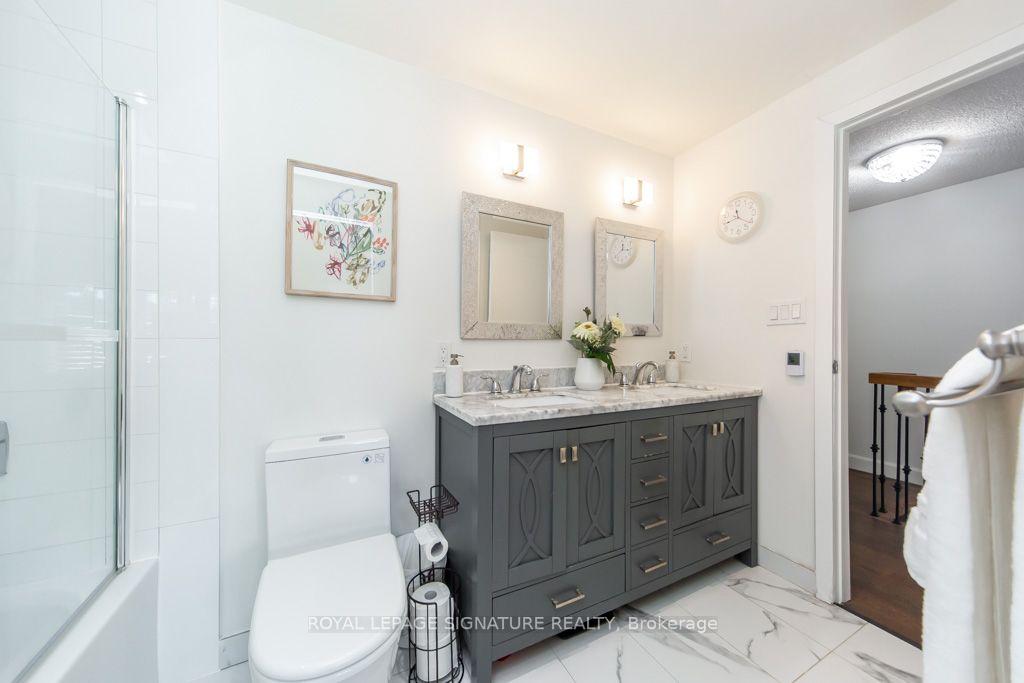 Photo 18 of 28 Augusta Court, Markham, Royal Orchard — HOMEH