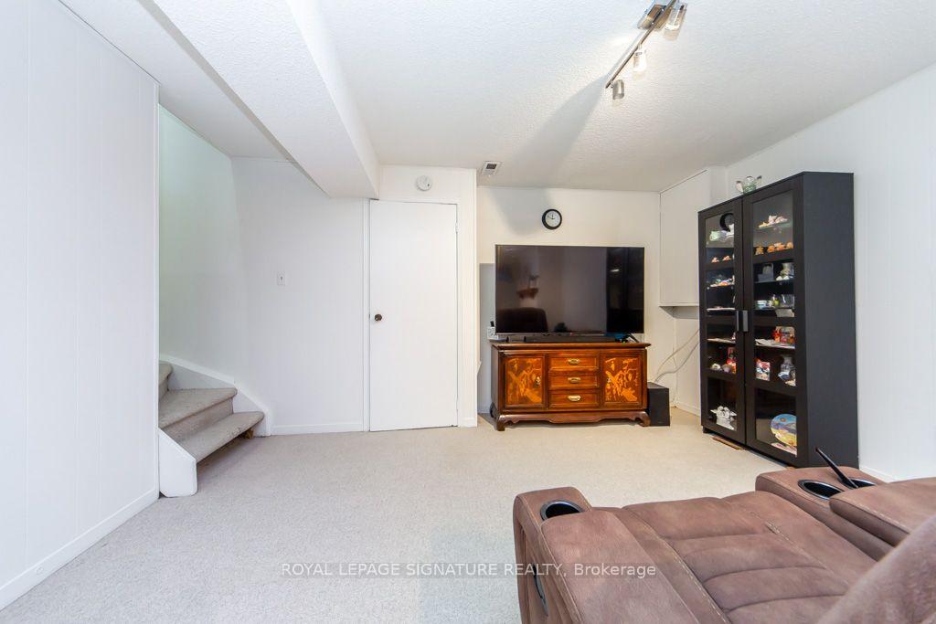 Photo 23 of 28 Augusta Court, Markham, Royal Orchard — HOMEH