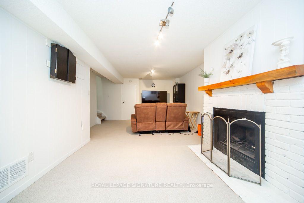 Photo 24 of 28 Augusta Court, Markham, Royal Orchard — HOMEH