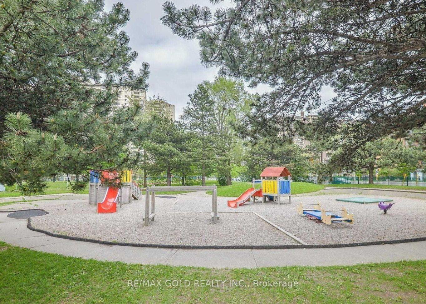 Photo 4 of Unit 1603, 390 Dixon Road, Etobicoke, Kingsview Village-The Westway — HOMEH