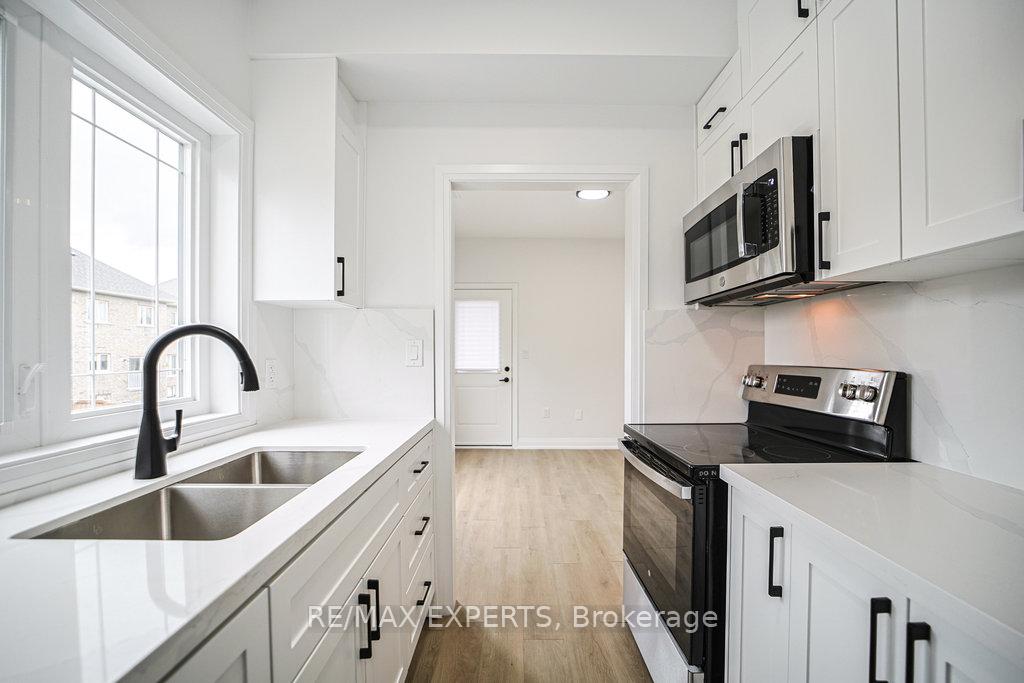 Photo 4 of Unit 4, 426 Veterans Drive, Barrie, Holly — HOMEH