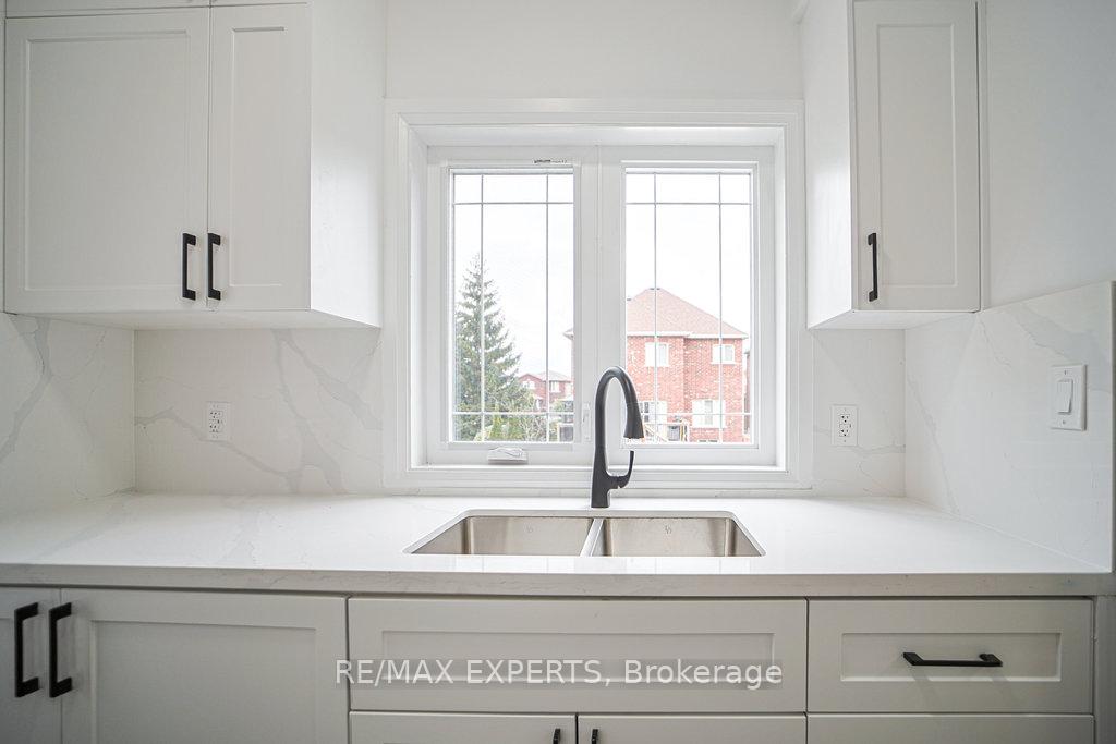 Photo 5 of Unit 4, 426 Veterans Drive, Barrie, Holly — HOMEH