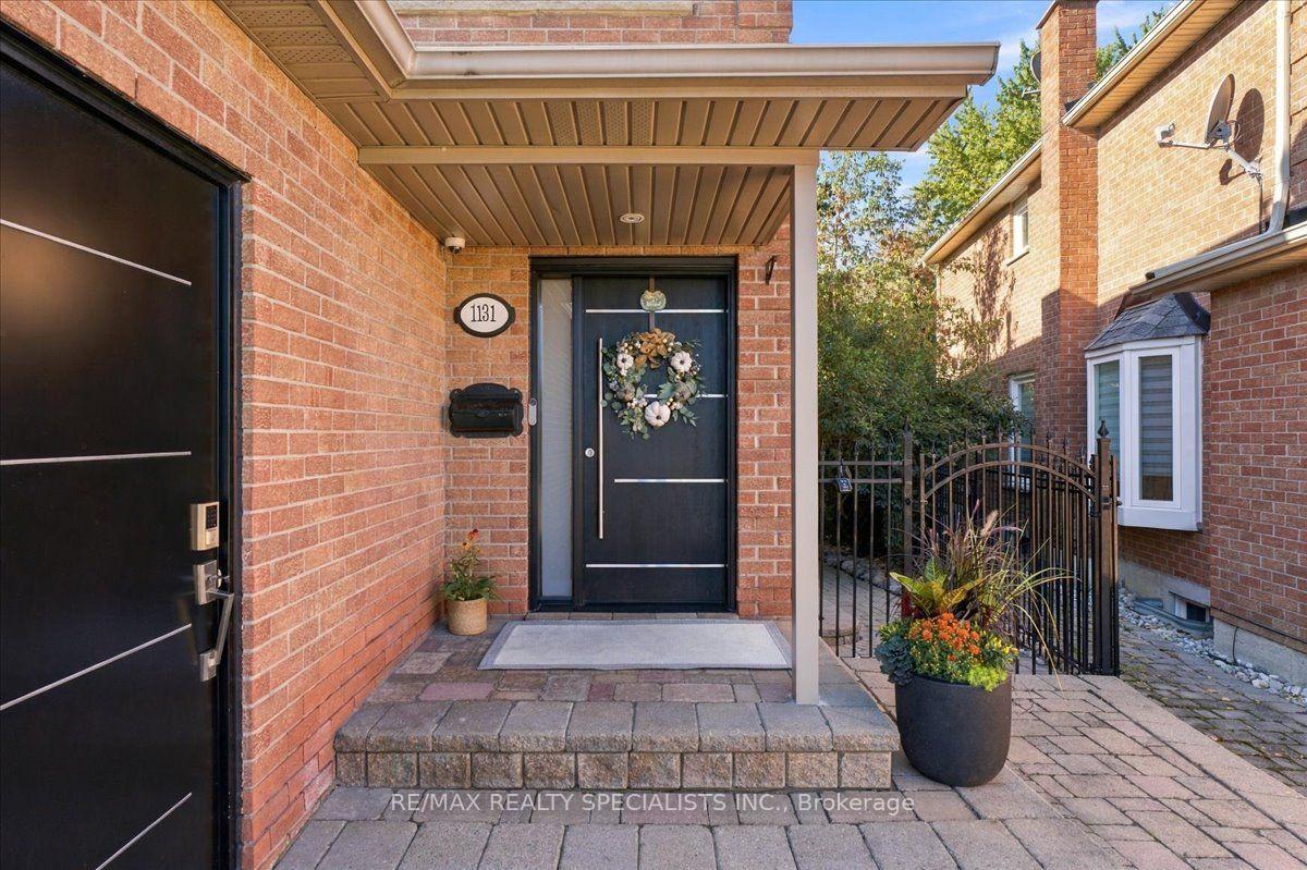 Photo 3 of 1131 Highgate Place, Mississauga, Rathwood — HOMEH