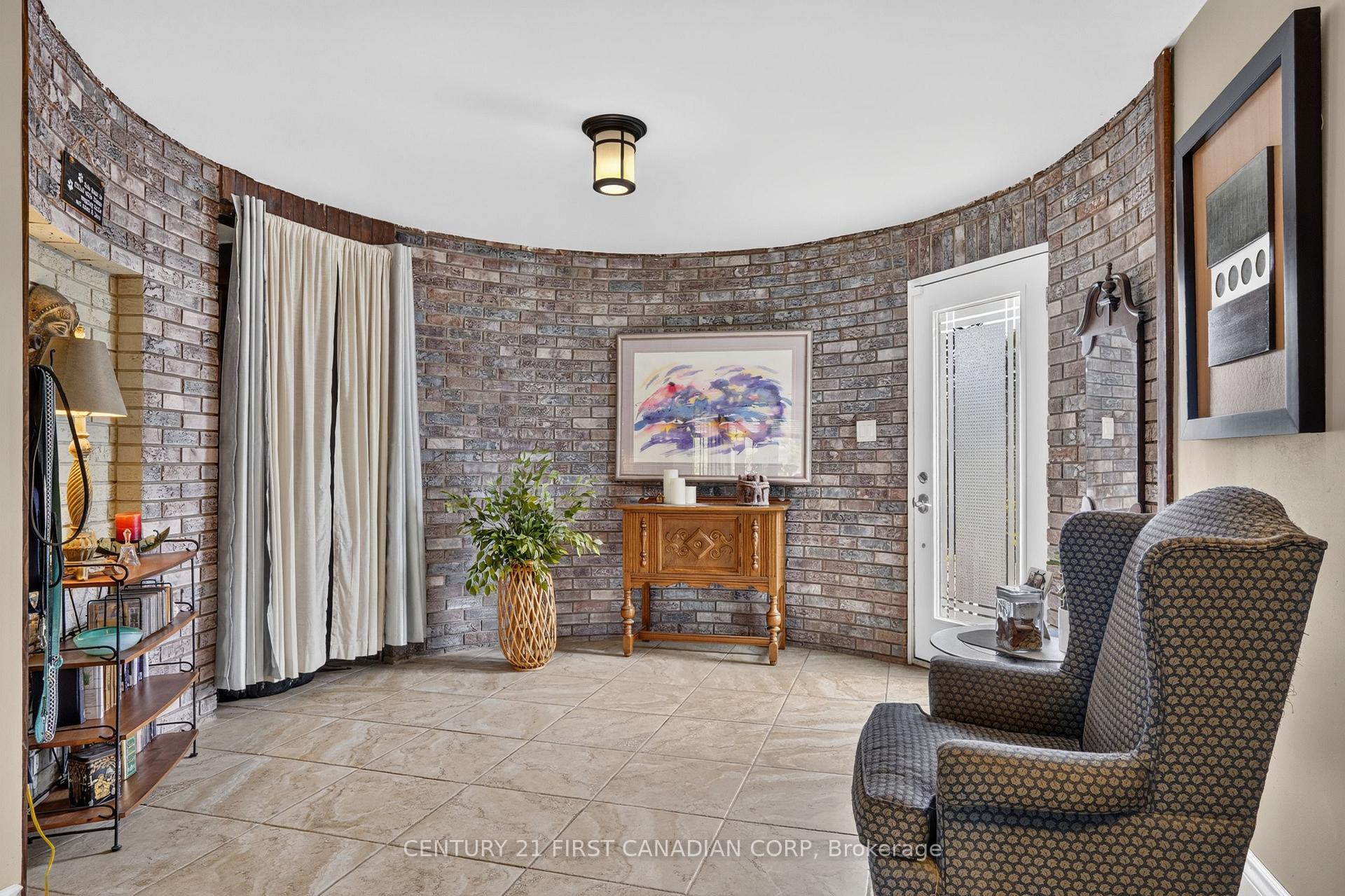 Photo 4 of 21485 Vanneck Road, Middlesex Centre, Rural Middlesex Centre — HOMEH