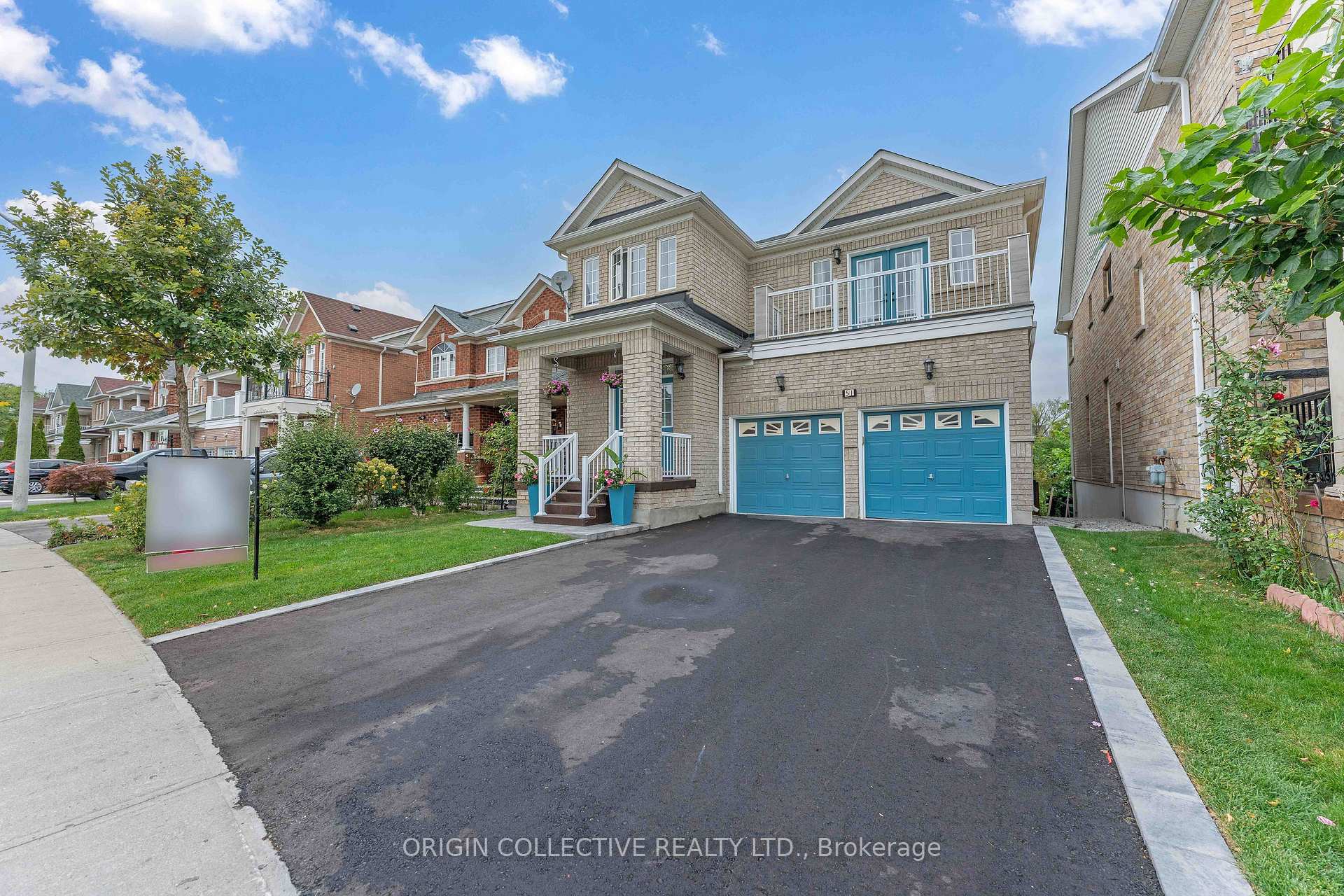 Photo 3 of 51 Goreway Valley Trail, Brampton, Vales of Castlemore North — HOMEH