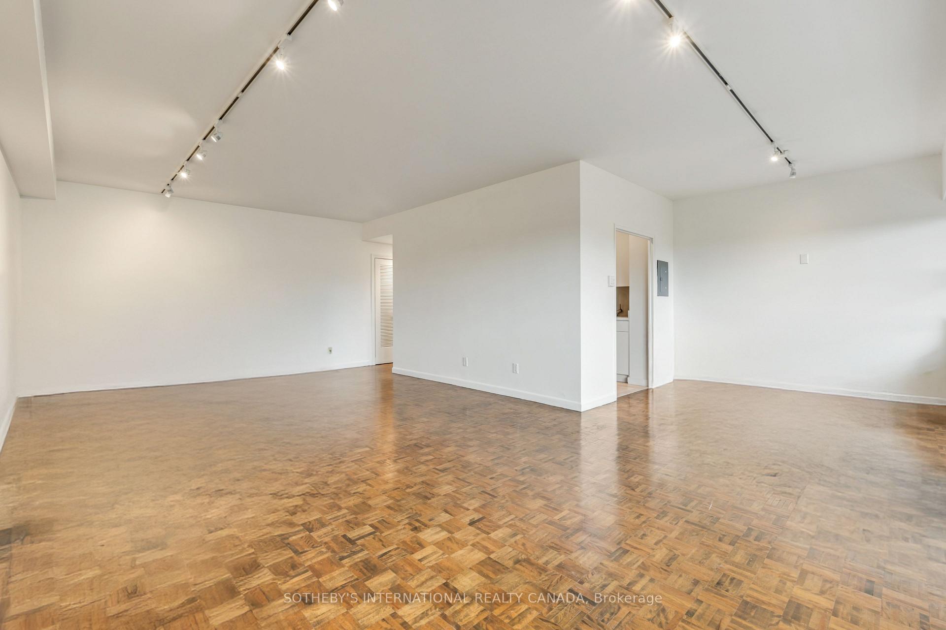 Photo 8 of Unit 945, 21 Dale Avenue, Toronto, Rosedale-Moore Park — HOMEH