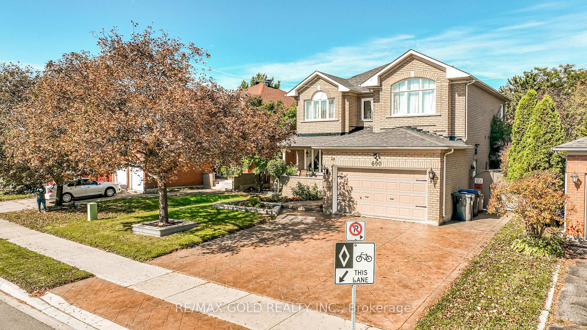 Photo 4 of 690 Peter Robertson Boulevard, Brampton, Sandringham-Wellington — HOMEH