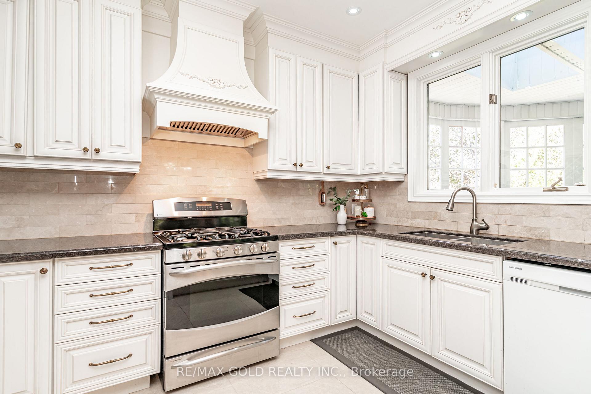 Photo 22 of 690 Peter Robertson Boulevard, Brampton, Sandringham-Wellington — HOMEH