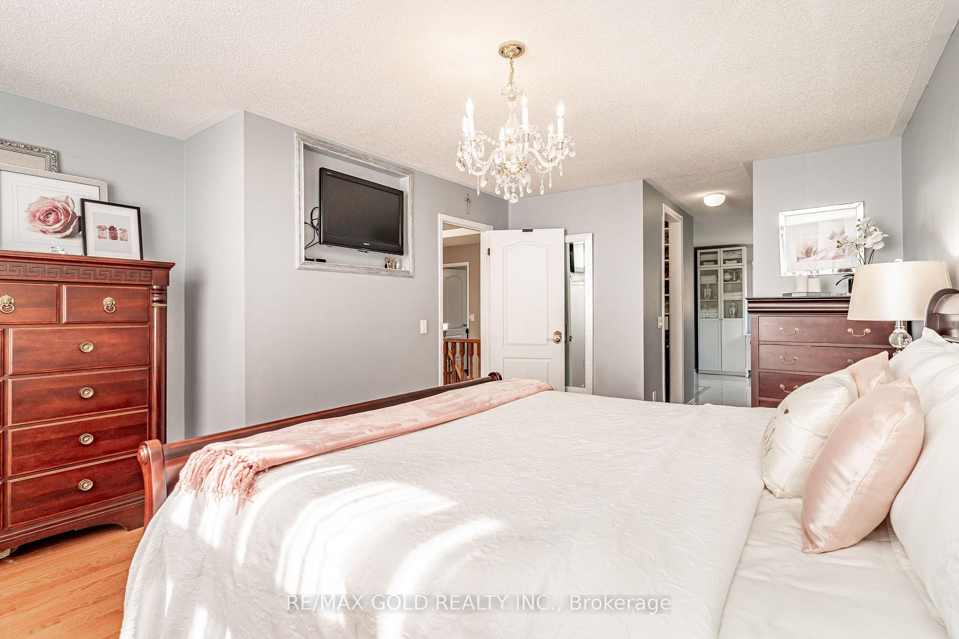 Photo 56 of 690 Peter Robertson Boulevard, Brampton, Sandringham-Wellington — HOMEH