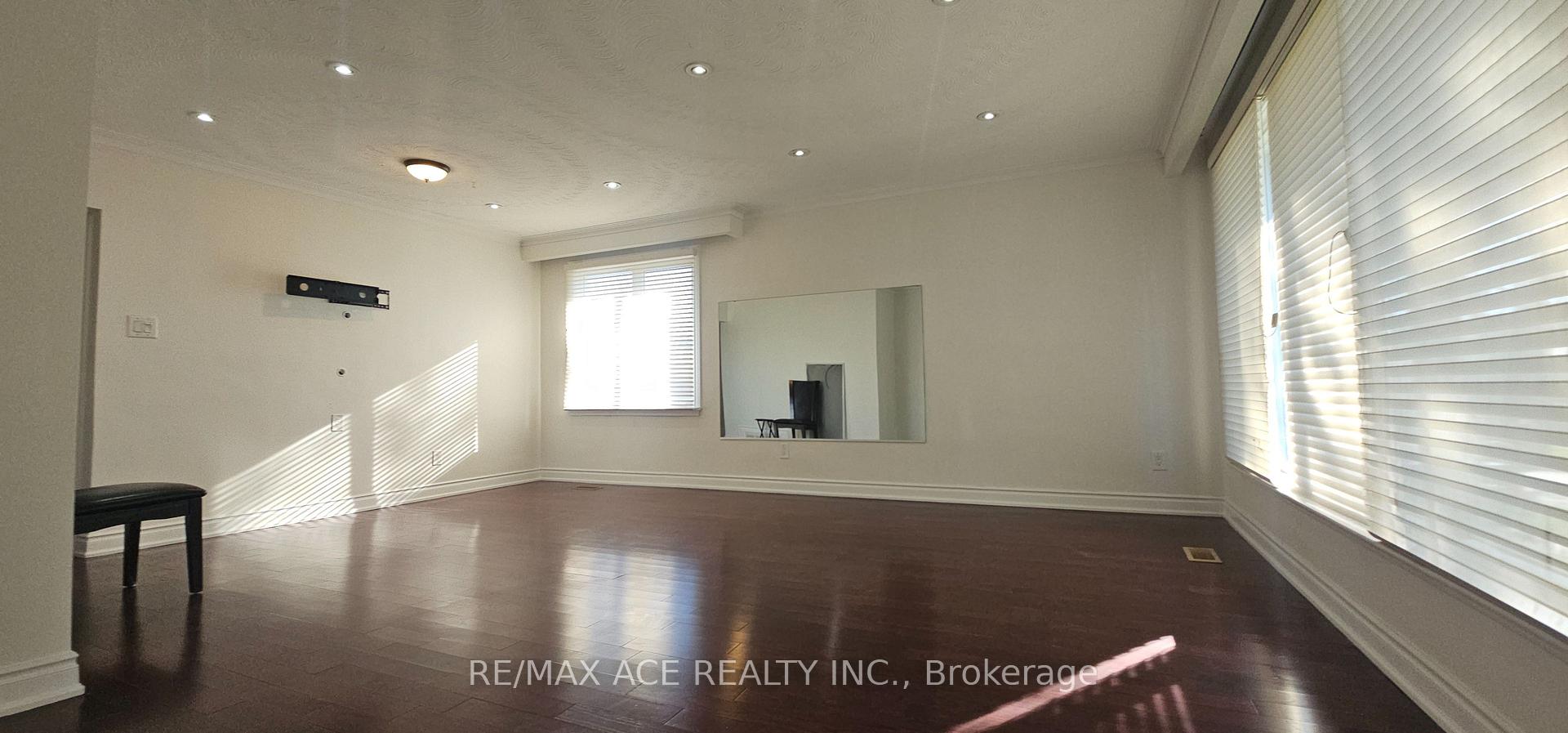 Photo 7 of Unit Main, 87 Lynnbrook Drive, Scarborough, Woburn — HOMEH