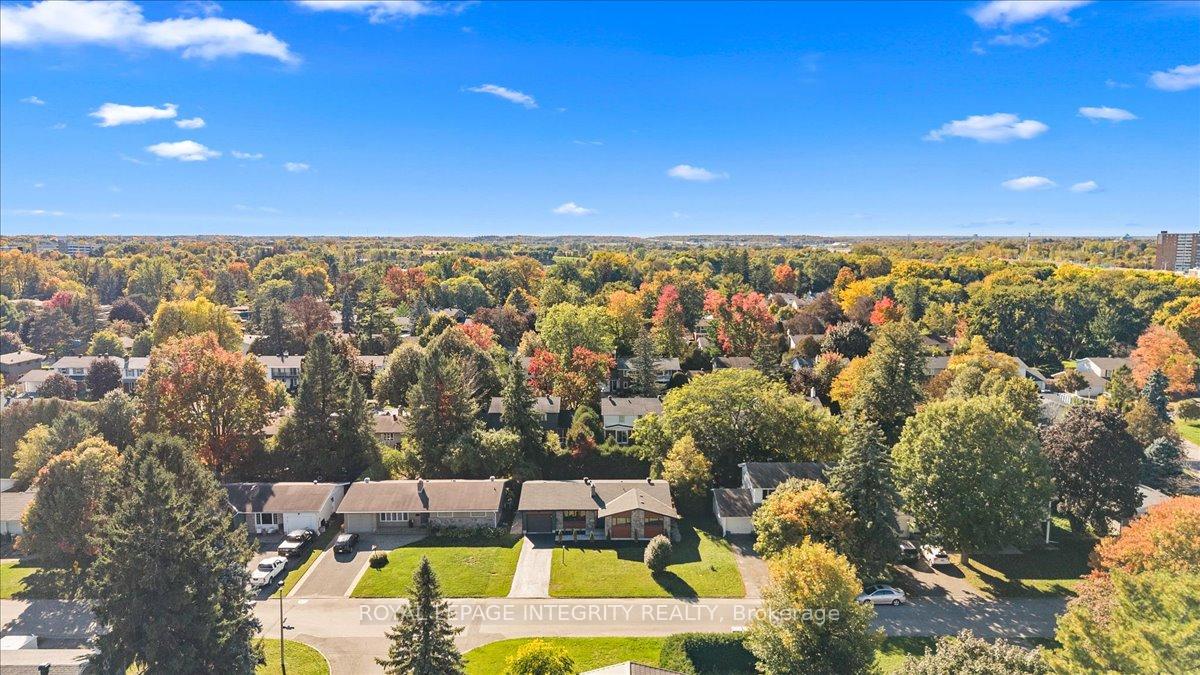Photo 3 of 8 Brian Crescent, Ottawa, Bruce Farm/Graham Park/Qualicum/Bellands — HOMEH