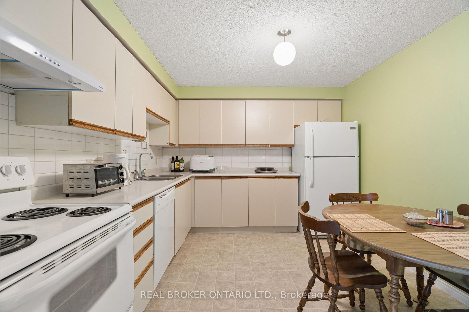Photo 10 of Unit 508, 35 Green Valley Drive, Kitchener, Pioneer Park — HOMEH