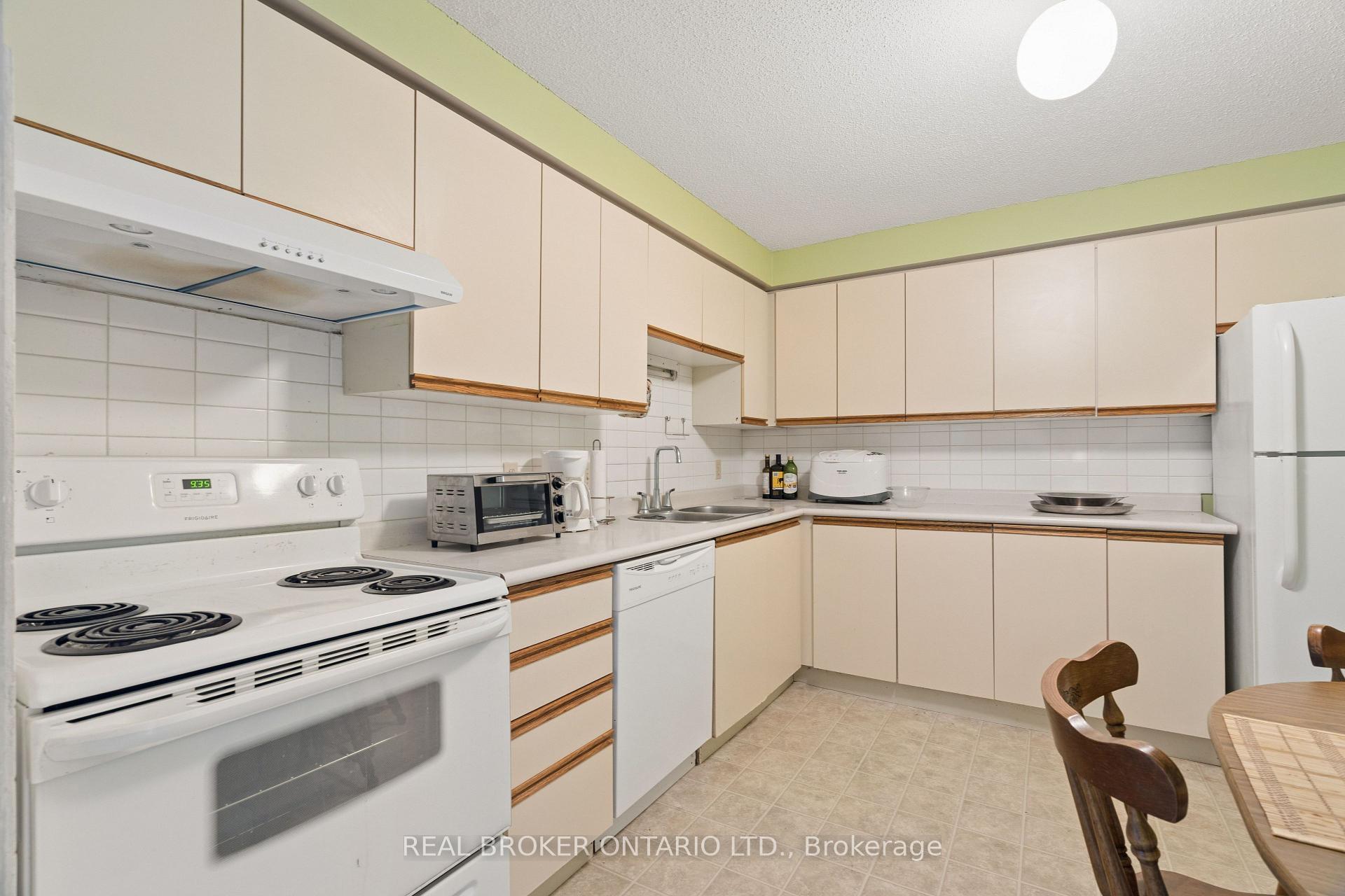 Photo 11 of Unit 508, 35 Green Valley Drive, Kitchener, Pioneer Park — HOMEH
